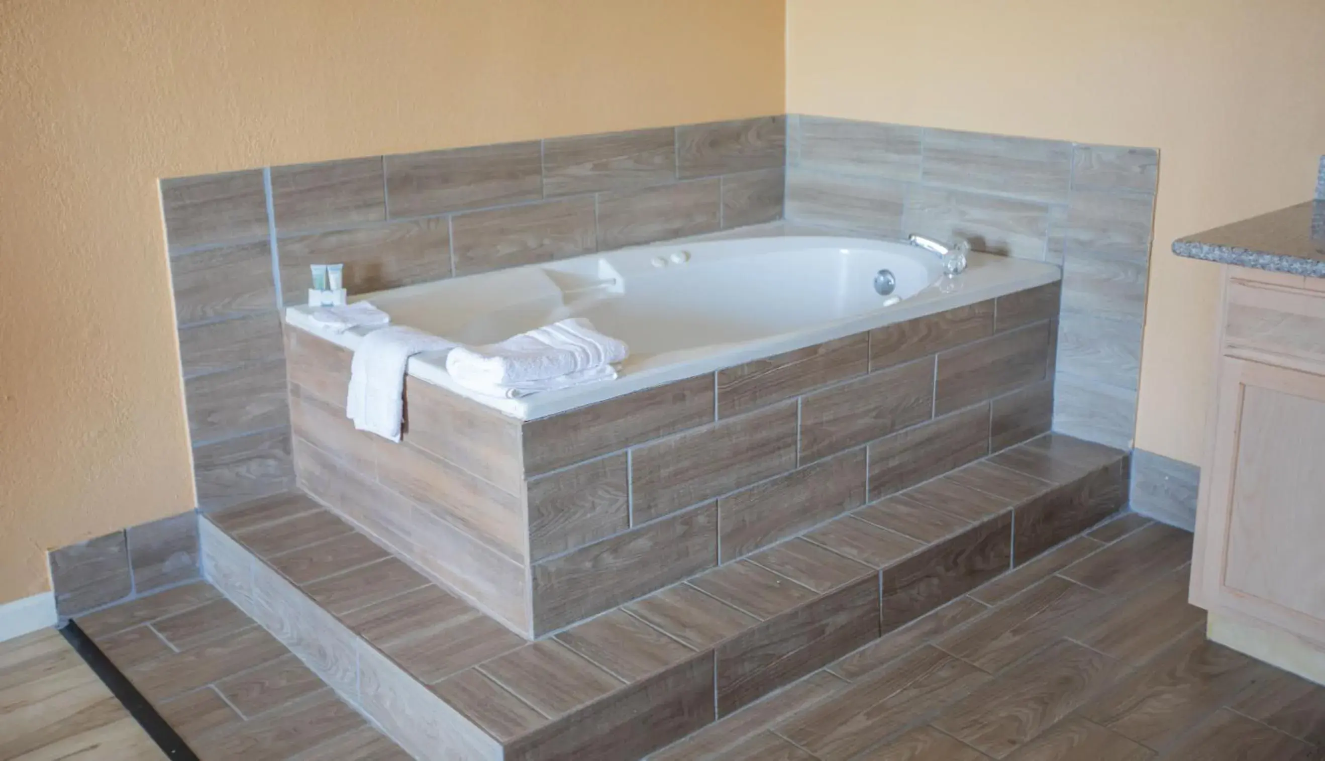 King Suite with Whirlpool in The Crossroads Hotel and Suites Irving King Suite with Whirlpool in The Crossroads Hotel and Suites Irving