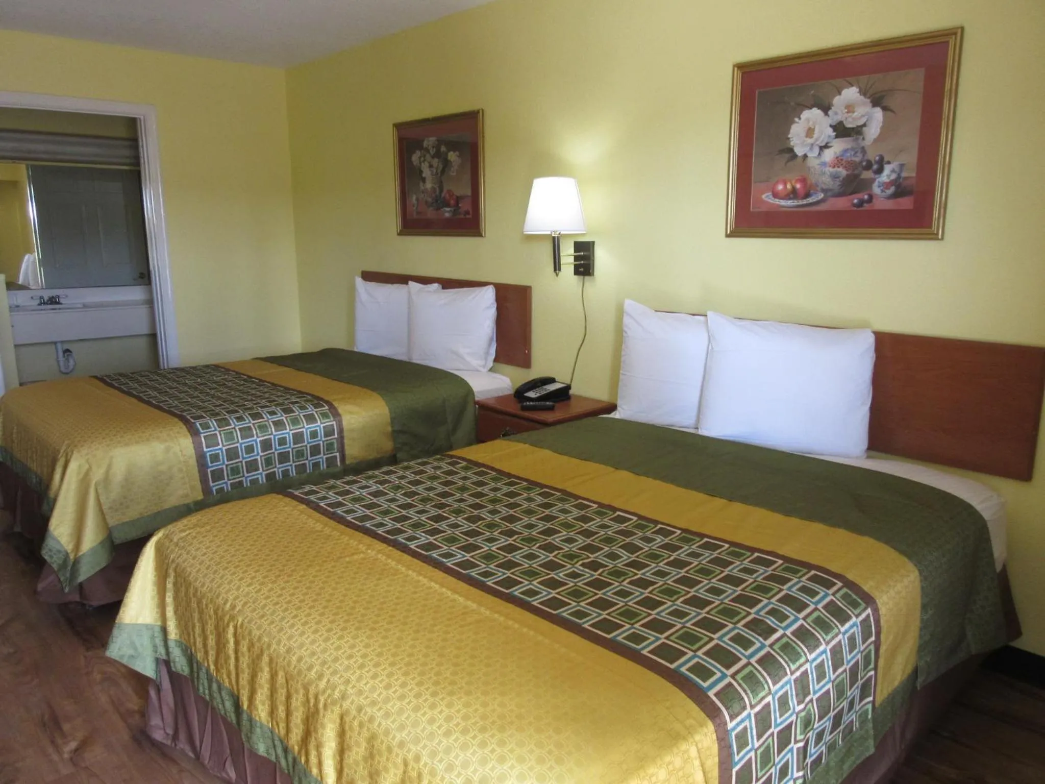 Queen Room with Two Queen Beds in The Crossroads Hotel and Suites Irving