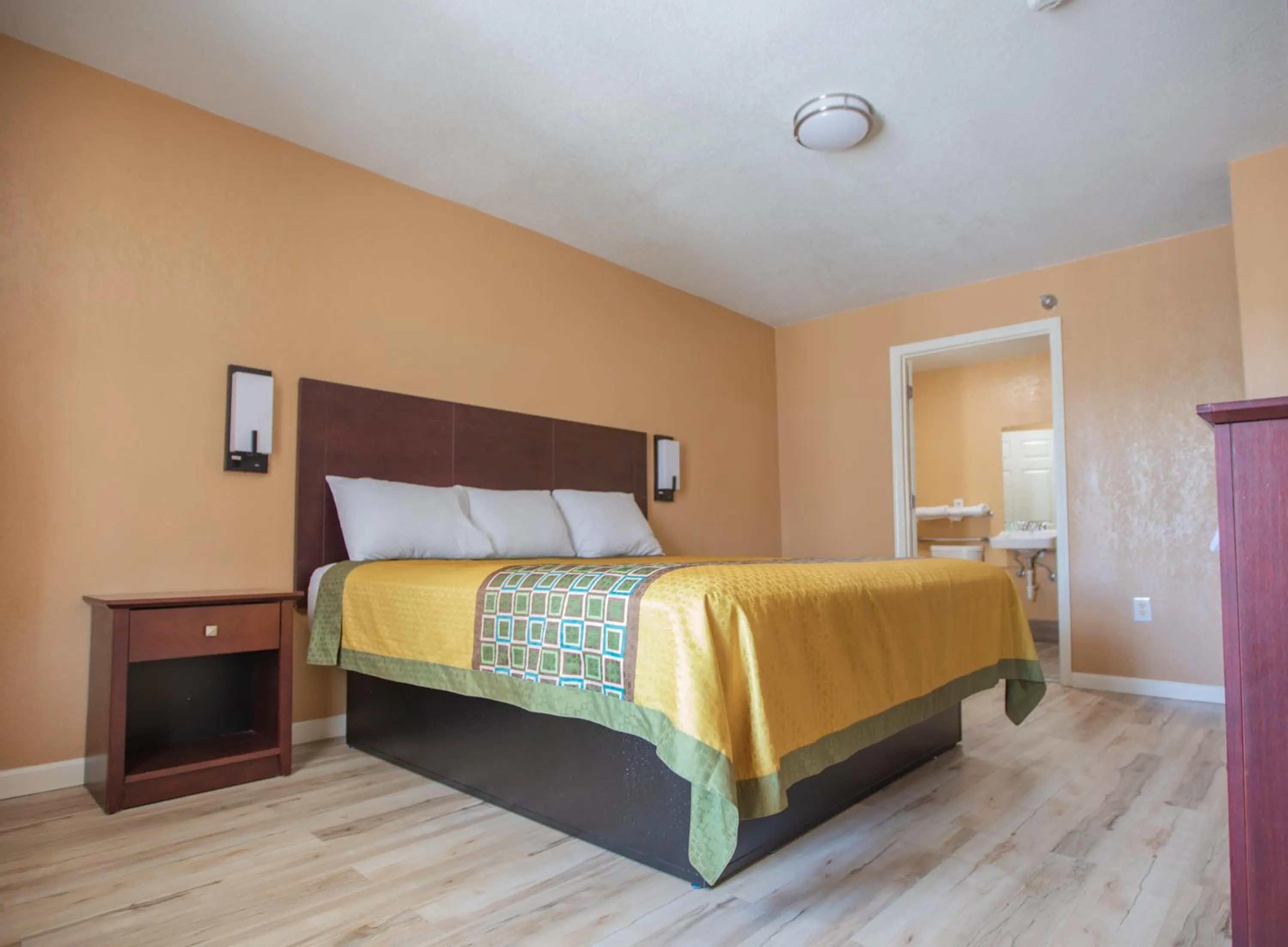 King Room in The Crossroads Hotel and Suites Irving