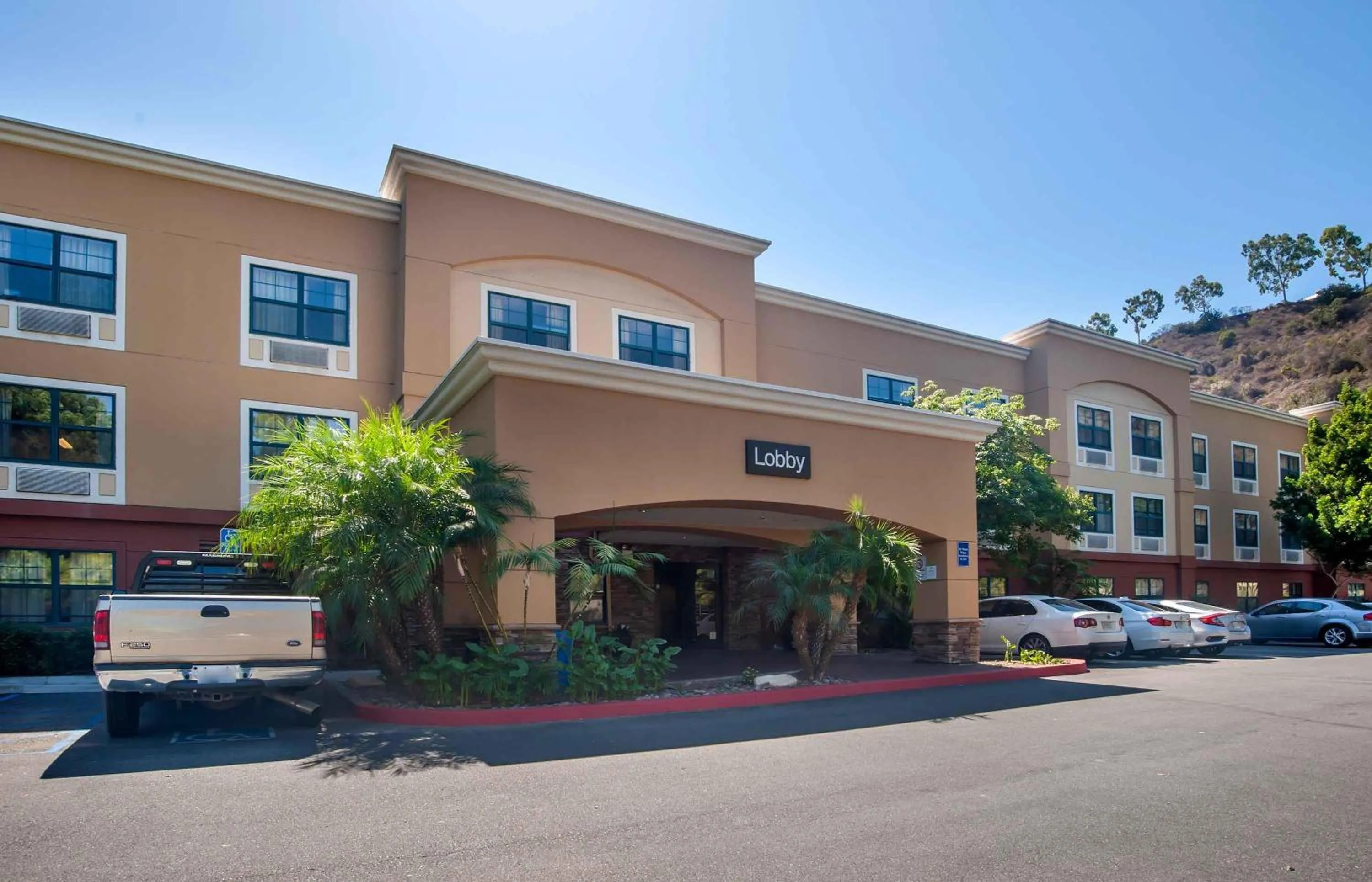 Property building in Extended Stay America Suites - San Diego - Mission Valley - Stadium