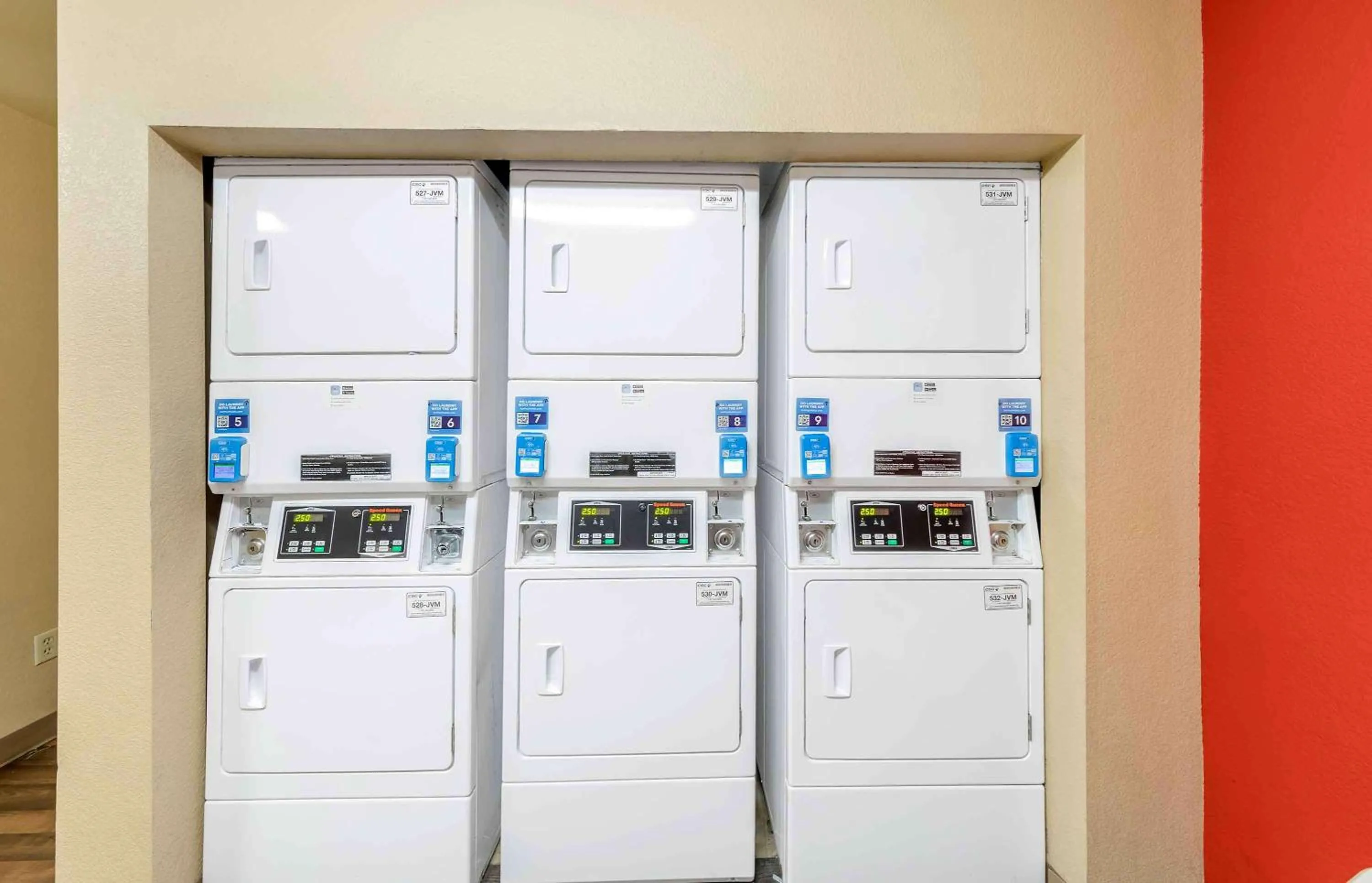 Property building in Extended Stay America Suites - Los Angeles - Carson