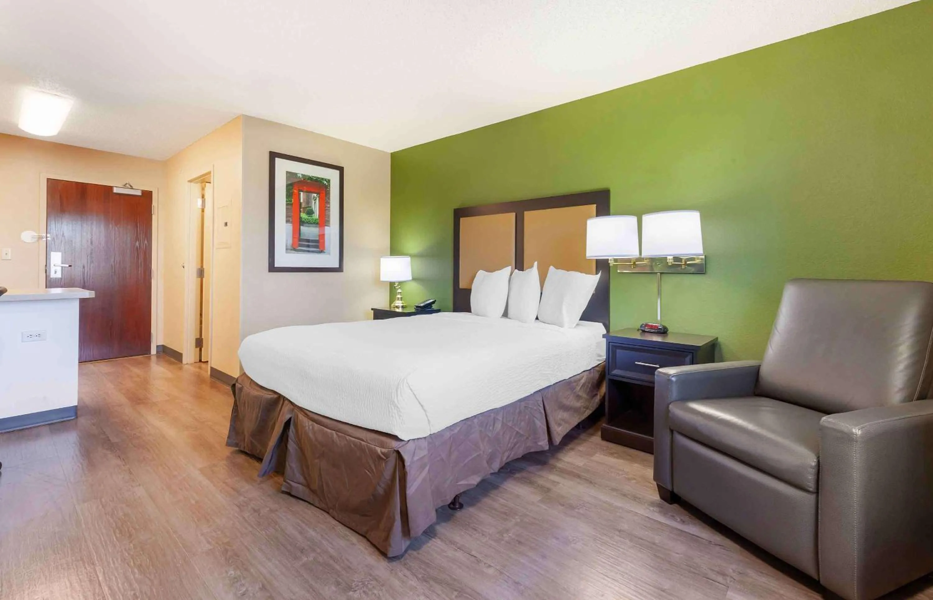 Bedroom, Bed in Extended Stay America Select Suites - Appleton - Fox Cities