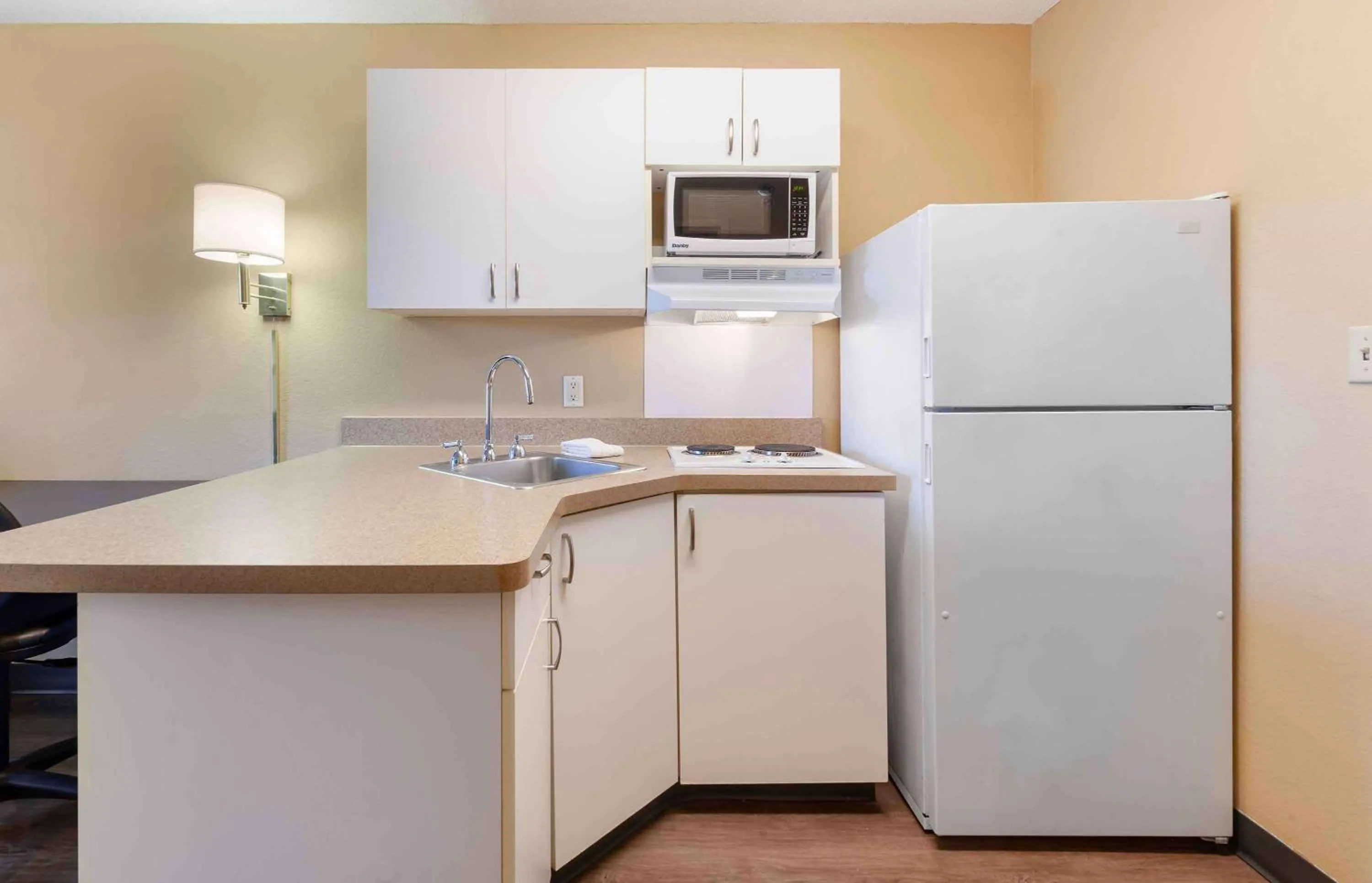 Bedroom in Extended Stay America Select Suites - Appleton - Fox Cities