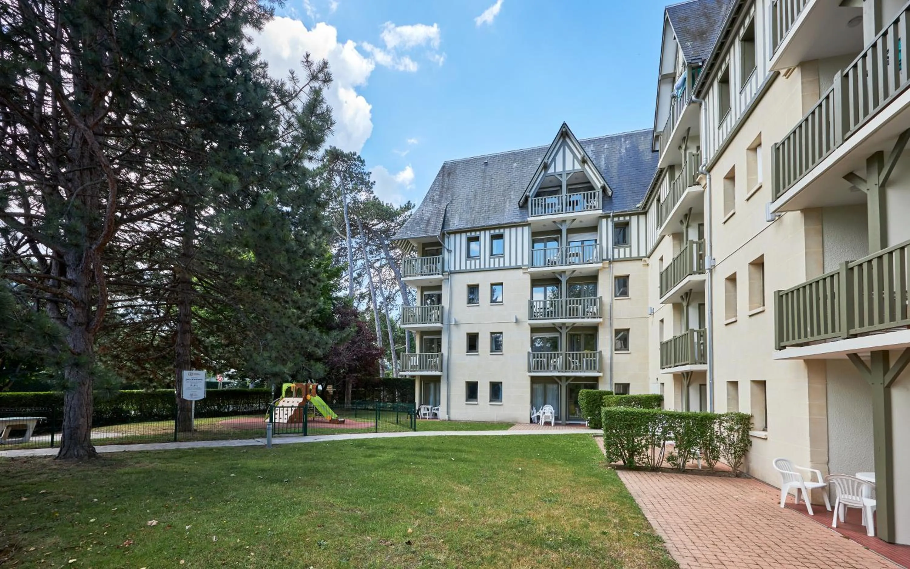 Property building in Residence Pierre & Vacances Les Embruns