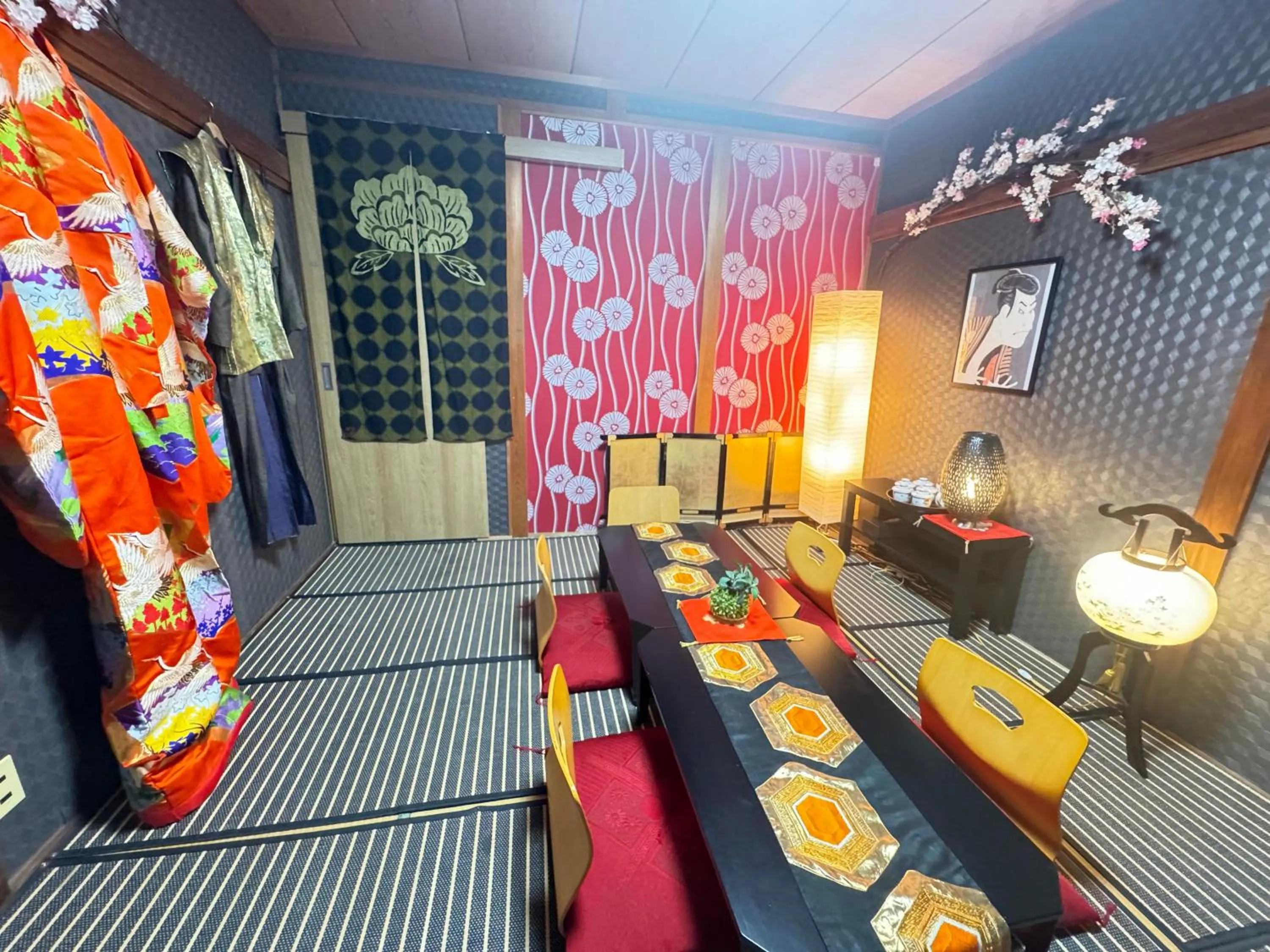 Living room, Bed in Hotel West Taisho