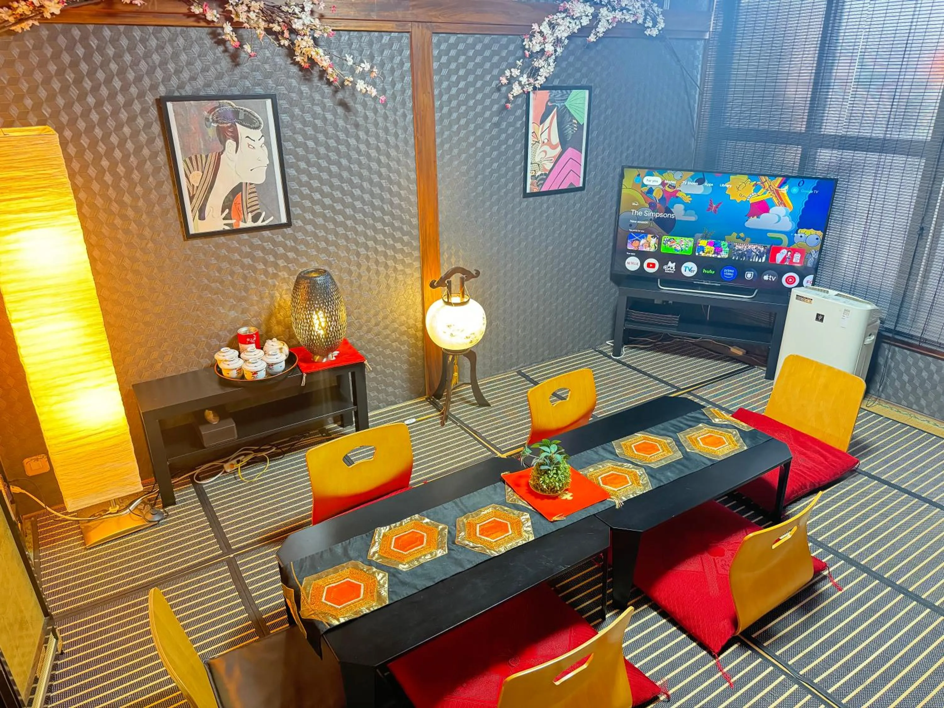 Living room, Bed in Hotel West Taisho