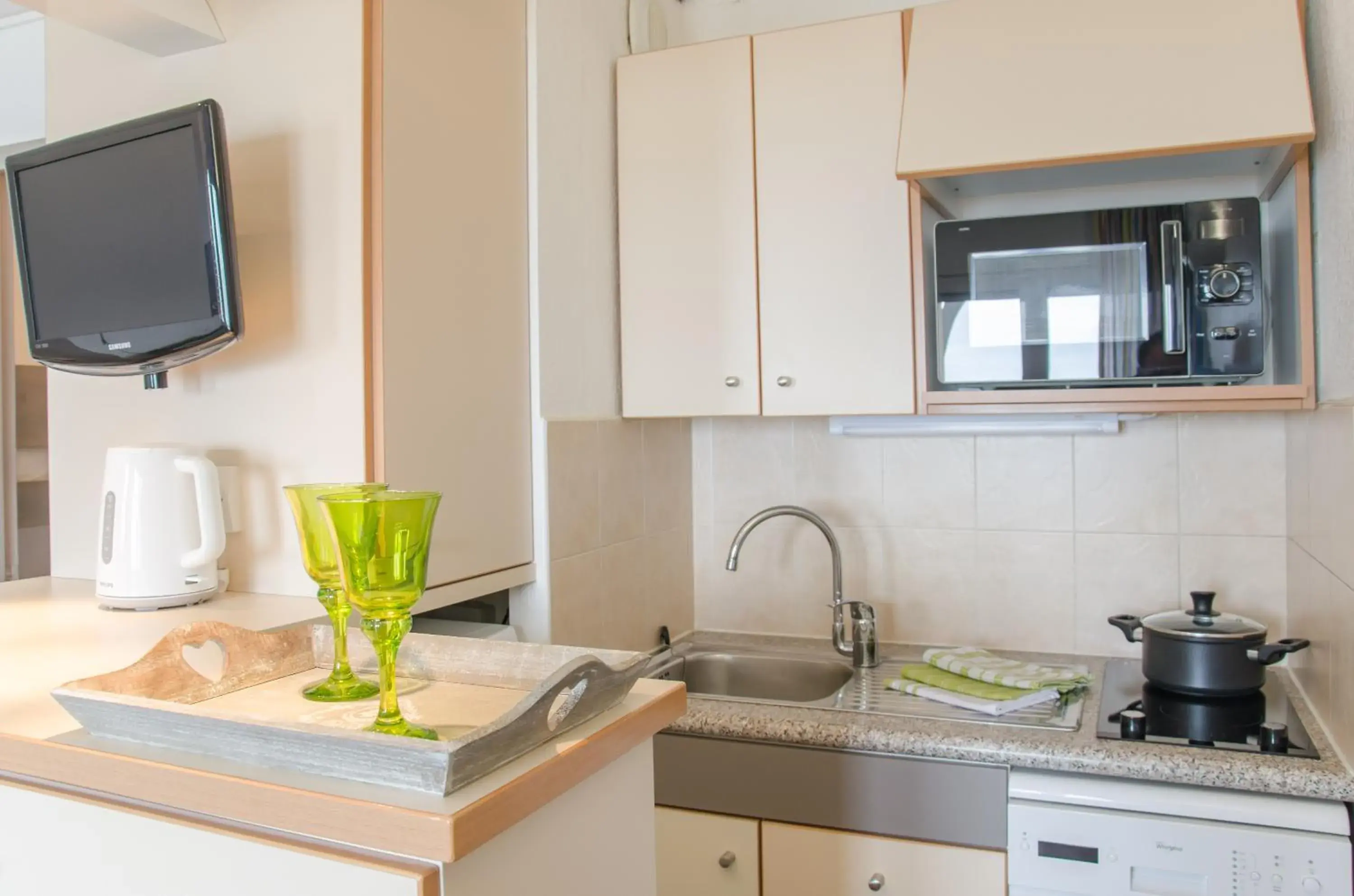 Studio with Sleeping Alcove and Terrace or Balcony - Sea View (4 People) in Résidence Pierre & Vacances Les Tamaris Studio with Sleeping Alcove and Terrace or Balcony - Sea View (4 People) in Résidence Pierre & Vacances Les Tamaris