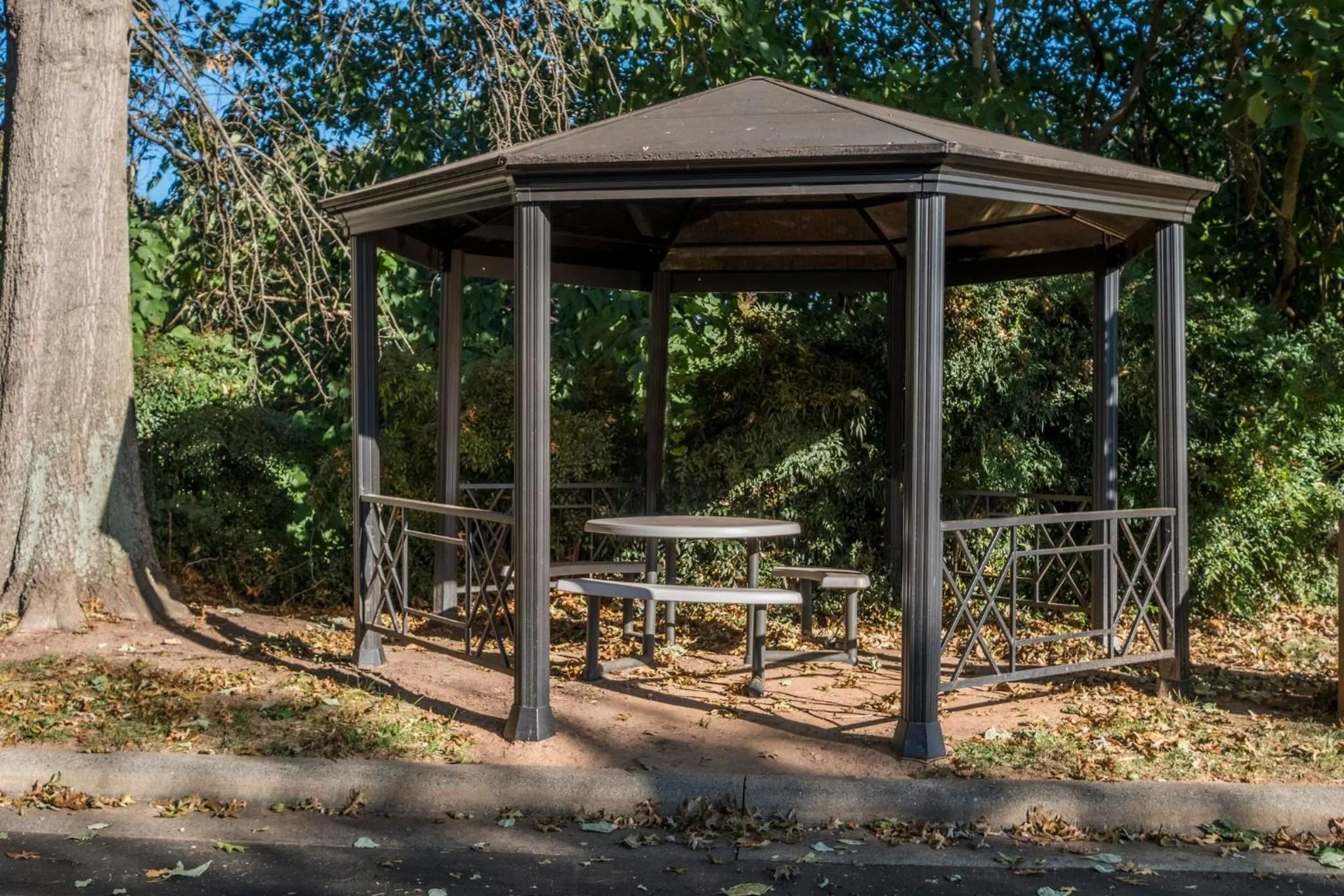Decorative detail in Red Roof Inn Hickory