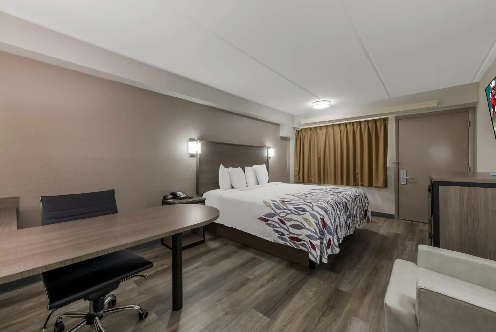 Photo of the whole room, Bed in Red Roof Inn Hickory Photo of the whole room, Bed in Red Roof Inn Hickory