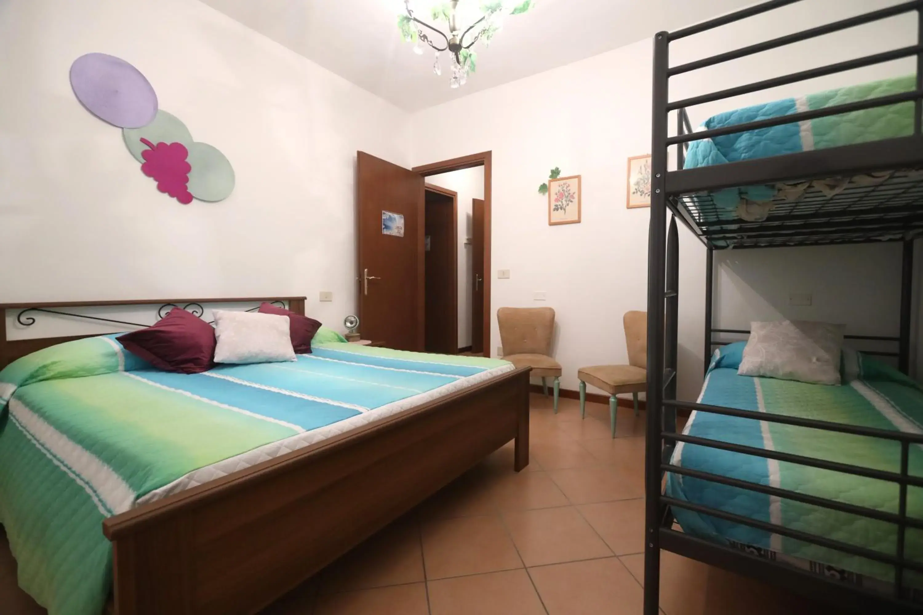 Quadruple Room with Shared Bathroom in B&B L'uva Fragolina Quadruple Room with Shared Bathroom in B&B L'uva Fragolina