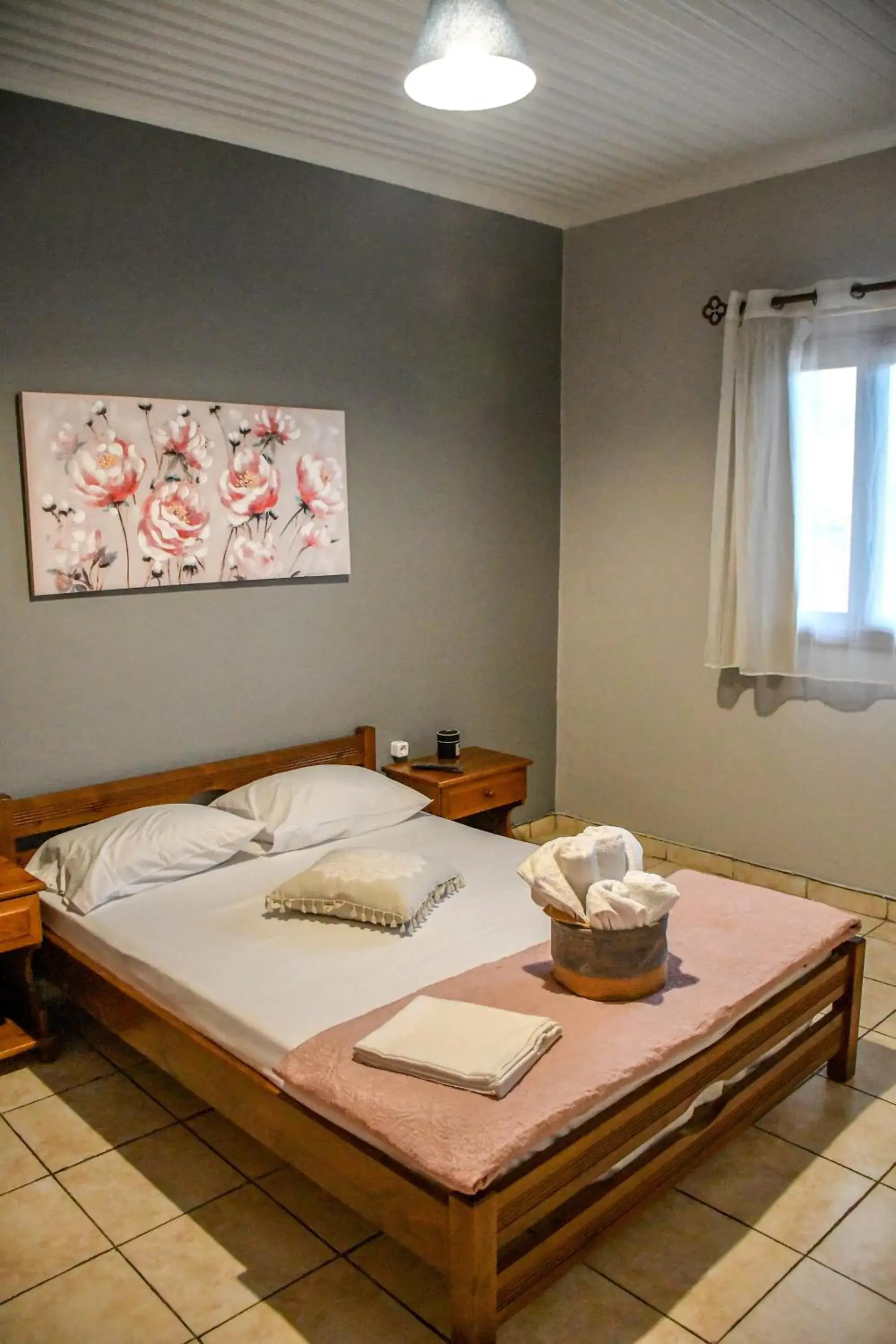 Two-Bedroom Apartment in Rose Garden Apartments Two-Bedroom Apartment in Rose Garden Apartments