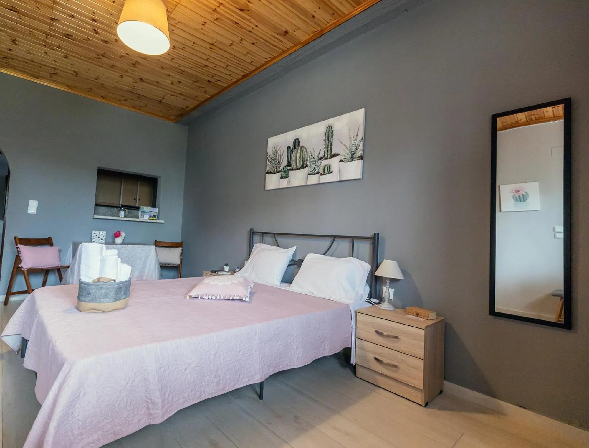 Bed in Rose Garden Apartments