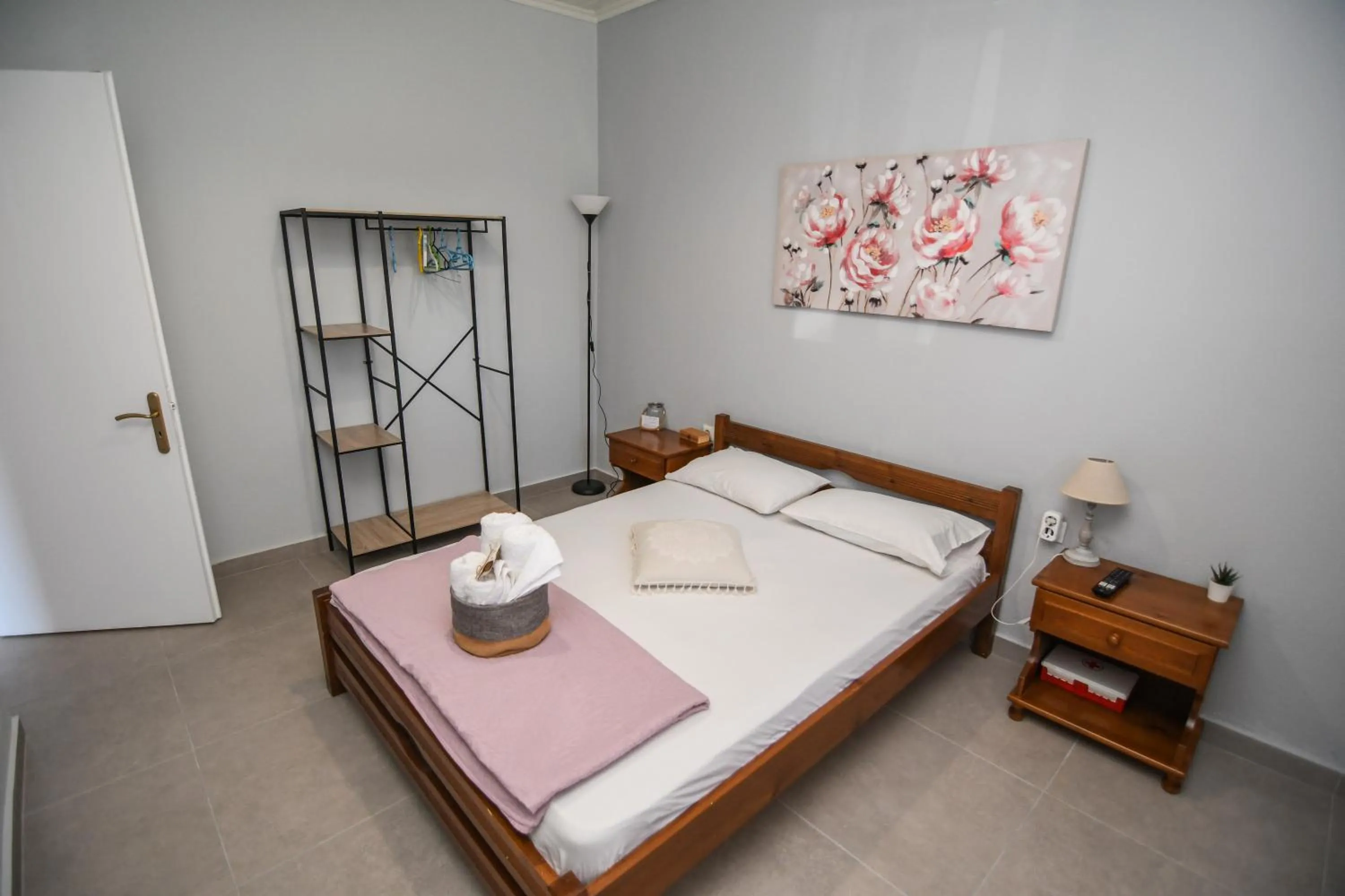 Bed in Rose Garden Apartments