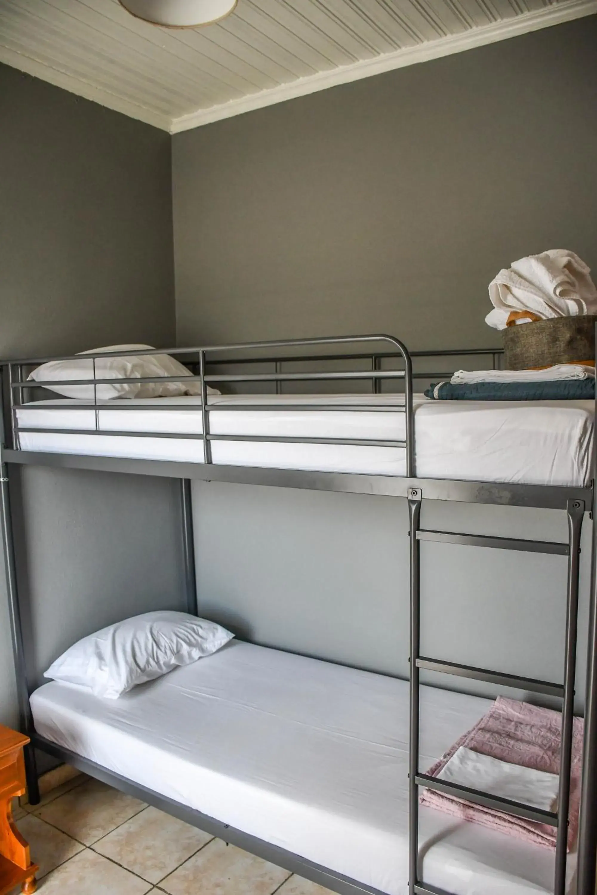 Two-Bedroom Apartment in Rose Garden Apartments Two-Bedroom Apartment in Rose Garden Apartments