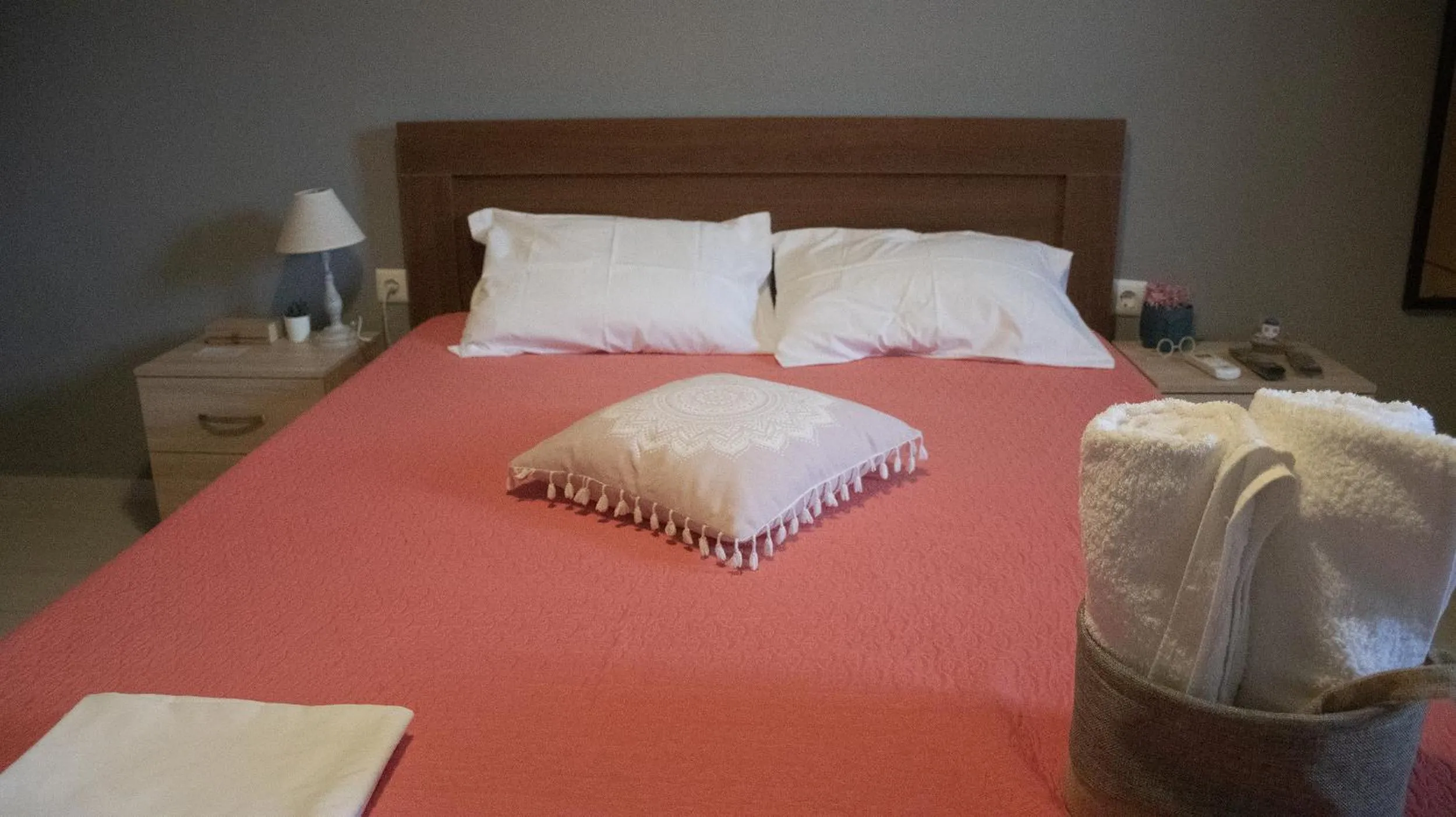 Bedroom, Bed in Rose Garden Apartments