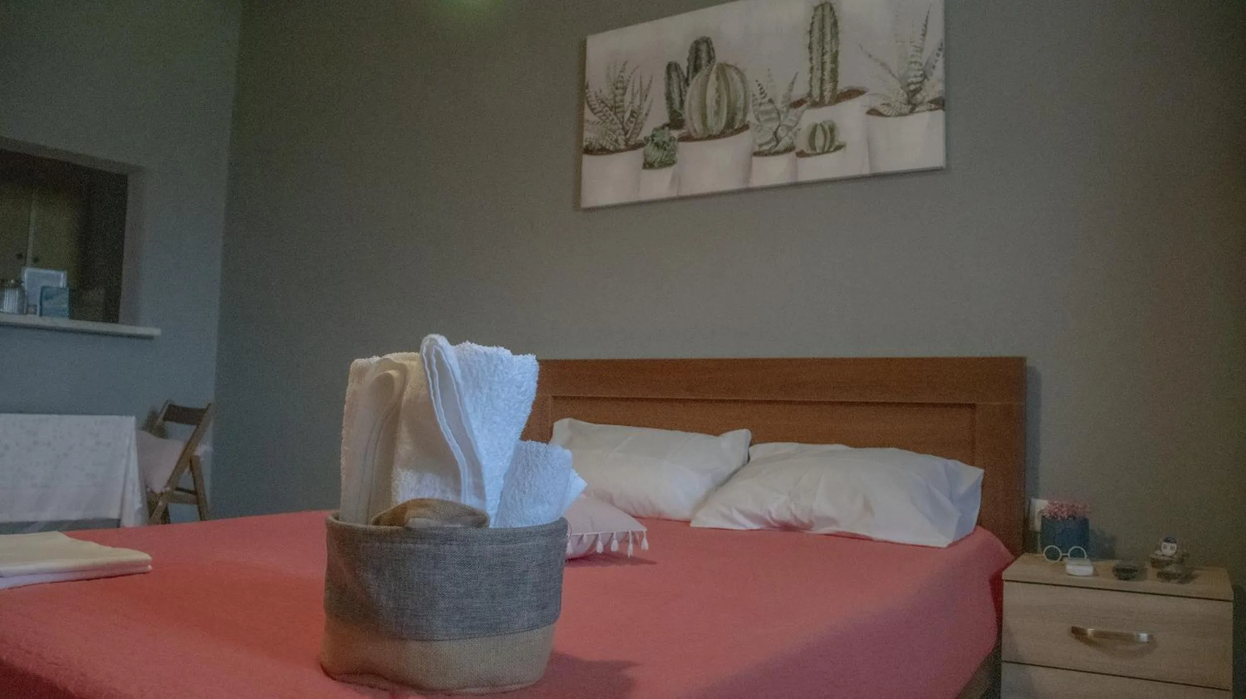 Bedroom, Bed in Rose Garden Apartments