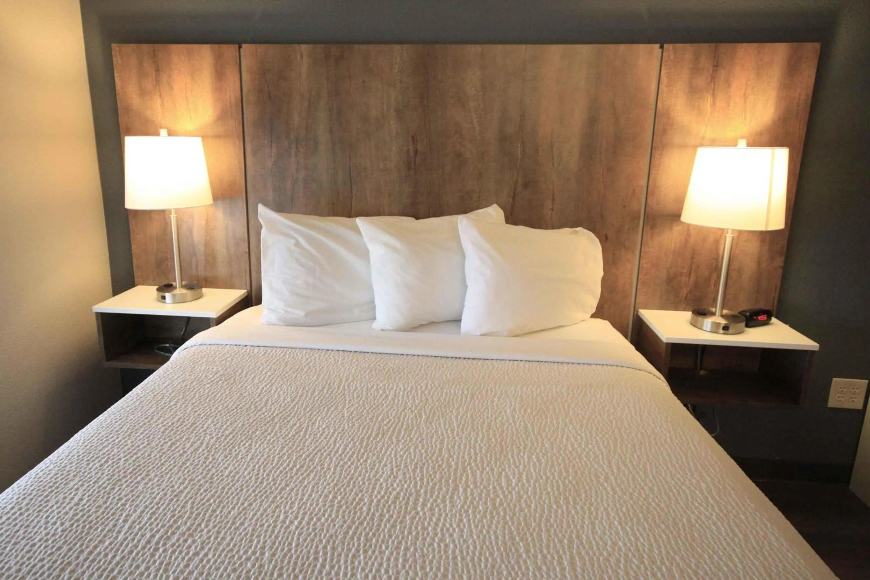 Bedroom, Bed in Extended Stay America Suites - Albuquerque - Rio Rancho Blvd