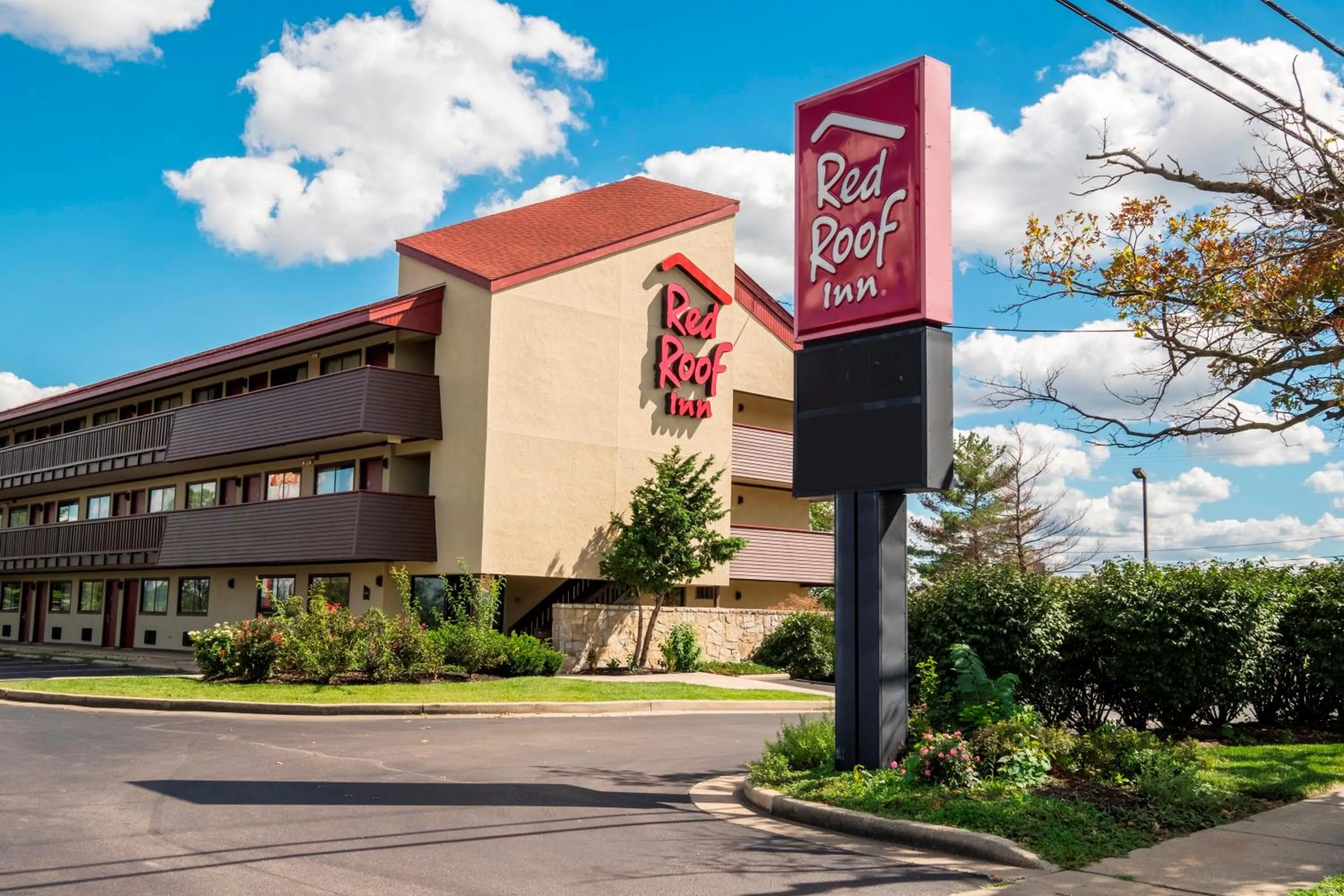Property building in Red Roof Inn Cincinnati - Sharonville