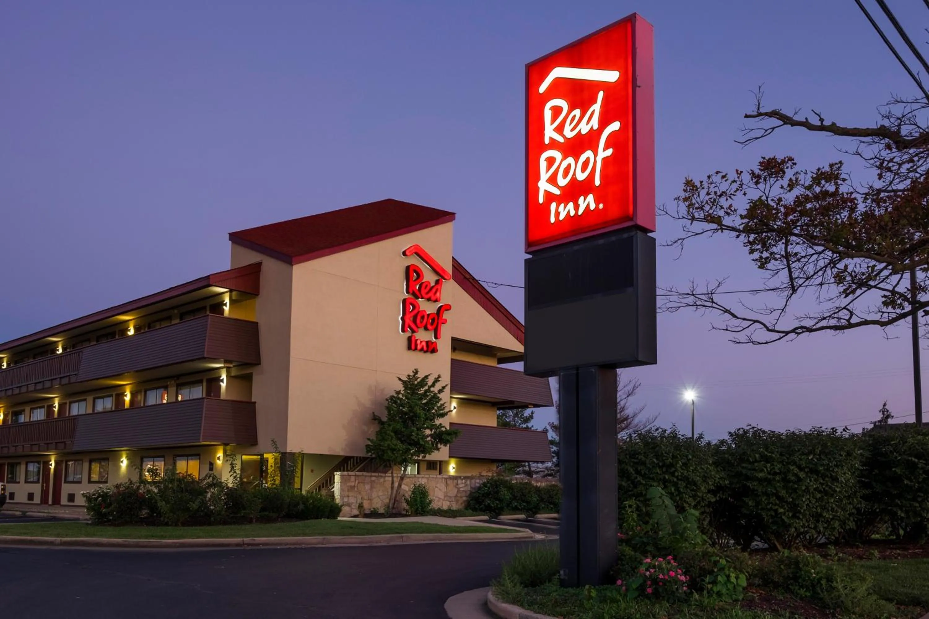 Property building in Red Roof Inn Cincinnati - Sharonville