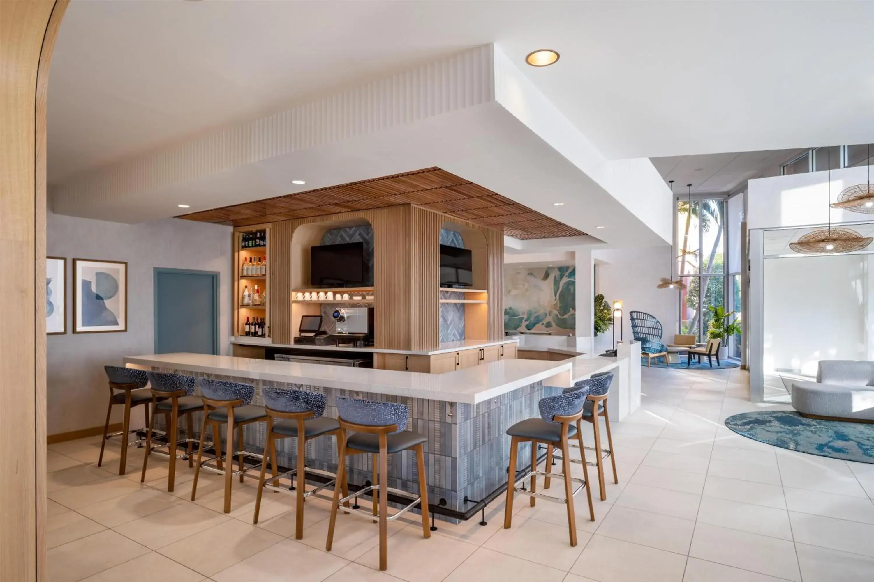 Lounge or bar in Hyatt Place Fort Myers Estero - Newly Renovated Lounge or bar in Hyatt Place Fort Myers Estero - Newly Renovated