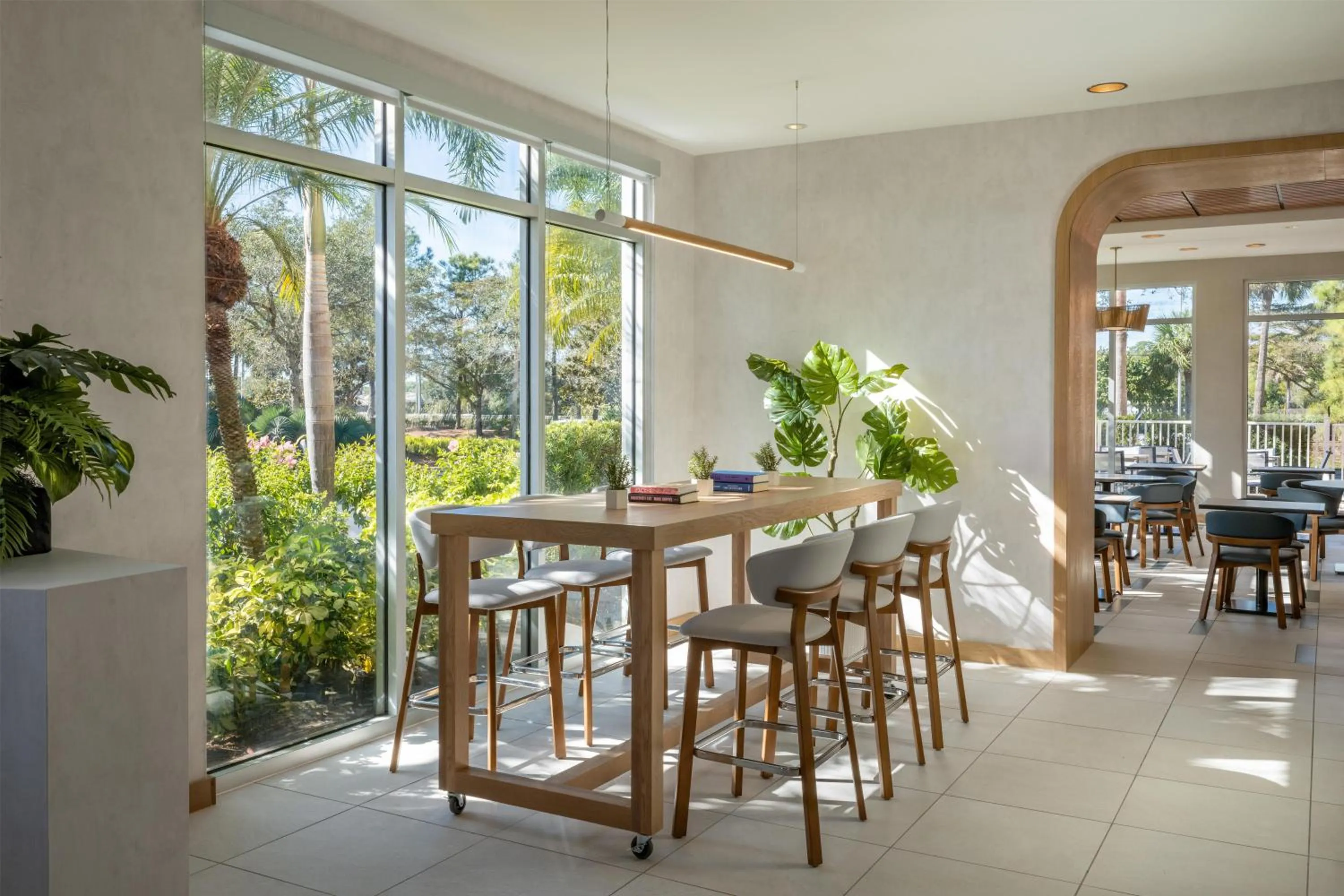 Lounge or bar in Hyatt Place Fort Myers Estero - Newly Renovated