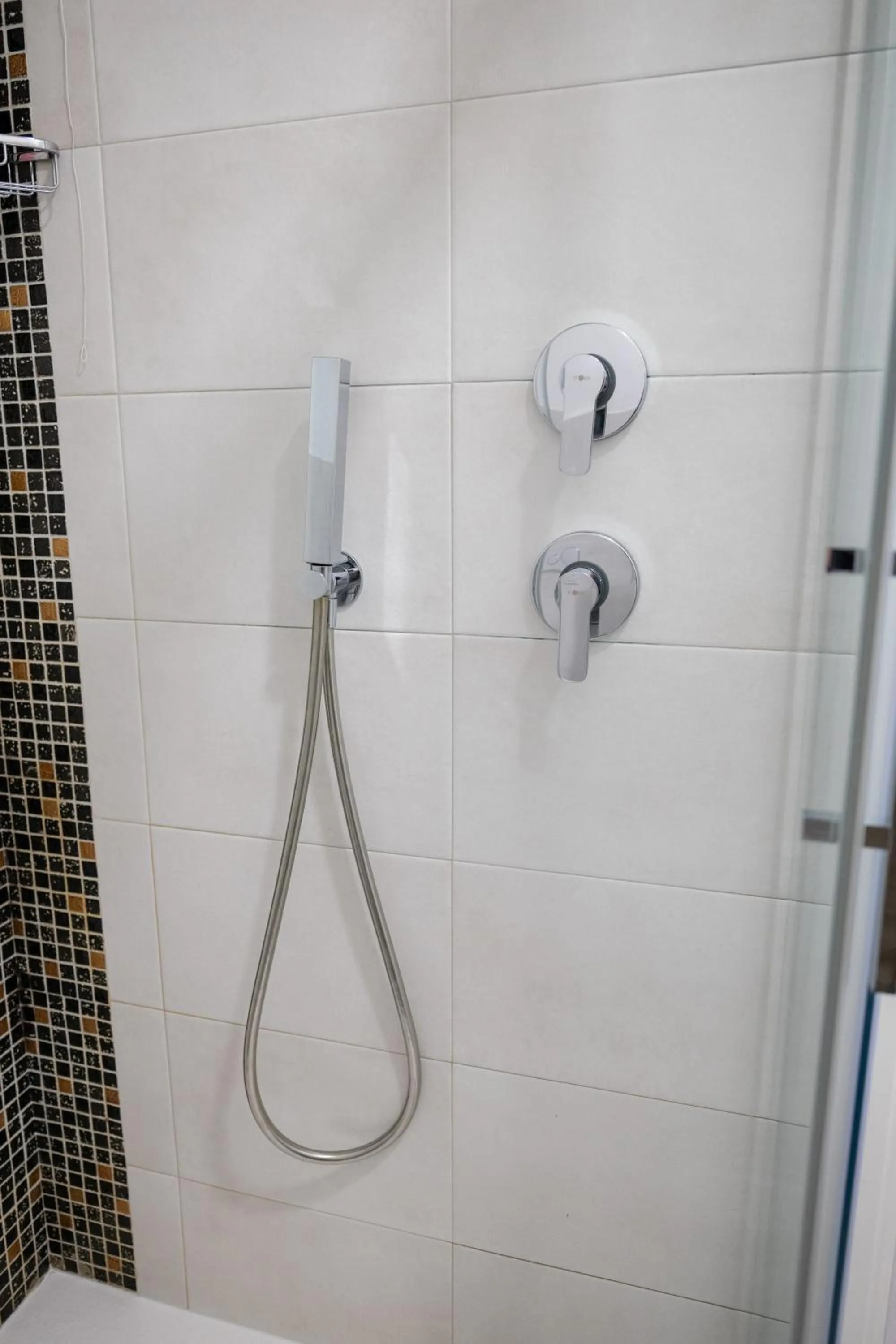 Shower in B&B I LAKE IT BELLAGIO