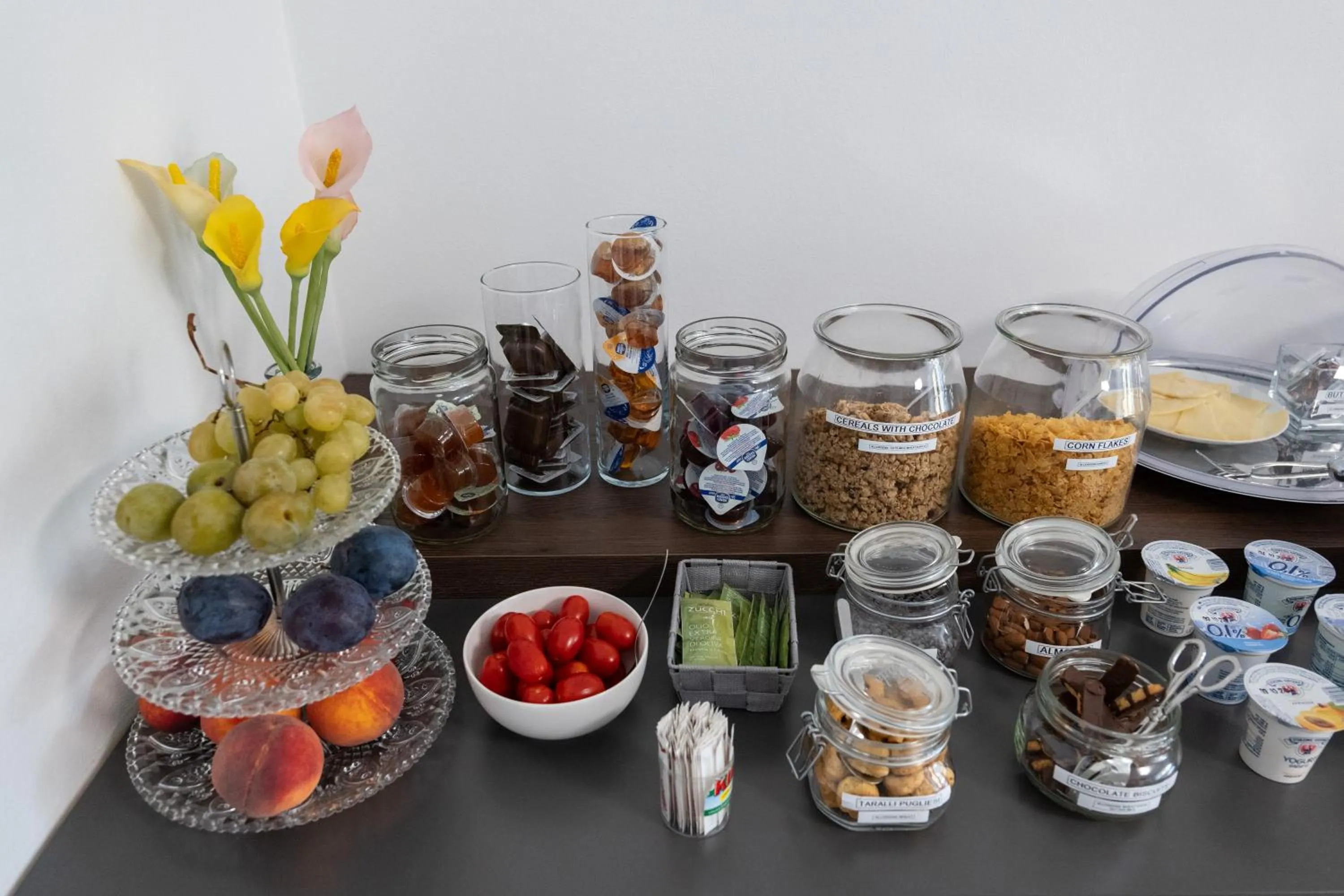 Buffet breakfast in B&B I LAKE IT BELLAGIO