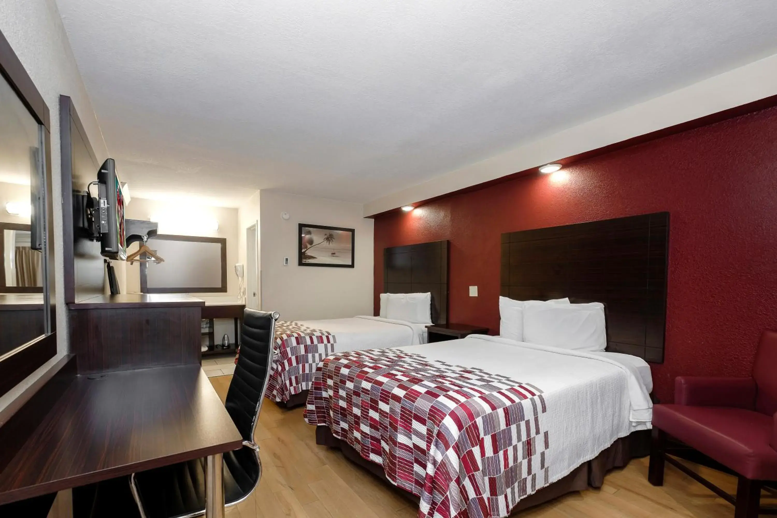 Photo of the whole room, Bed in Red Roof Inn Tallahassee - University Photo of the whole room, Bed in Red Roof Inn Tallahassee - University