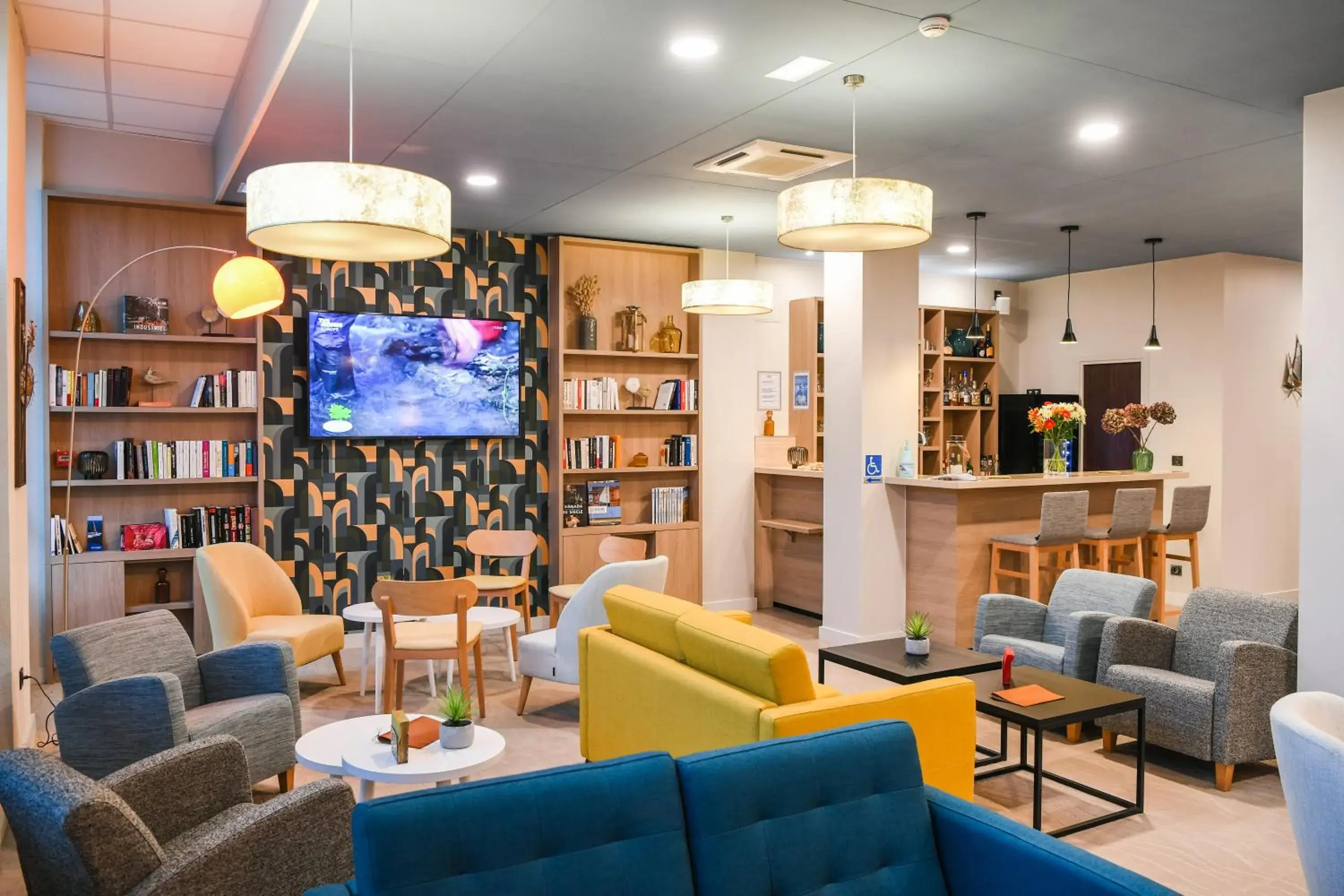 Lounge or bar in Best Western Plus Le Havre Centre Gare Lounge or bar in Best Western Plus Le Havre Centre Gare