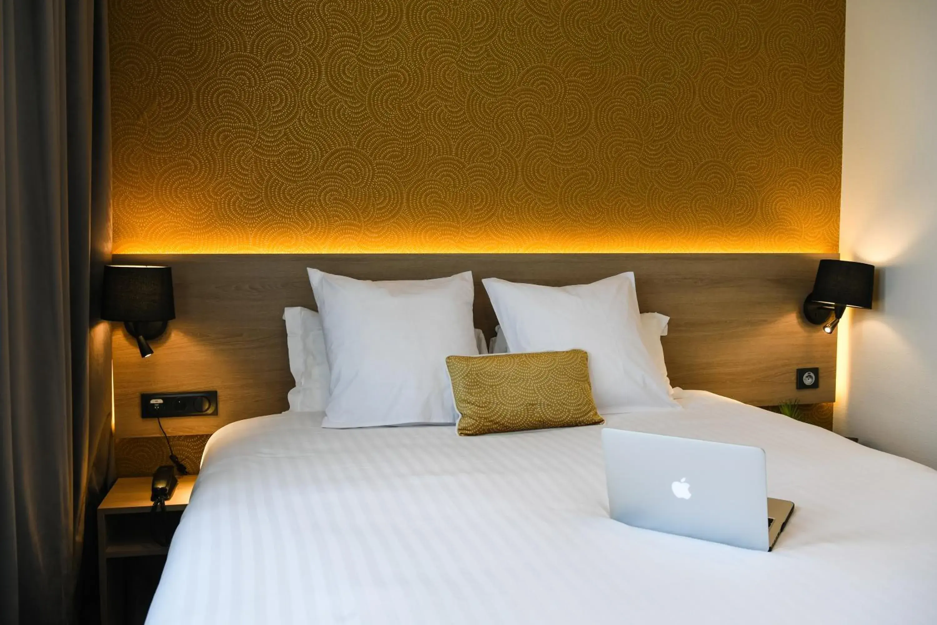 Bedroom, Bed in Best Western Plus Le Havre Centre Gare Bedroom, Bed in Best Western Plus Le Havre Centre Gare