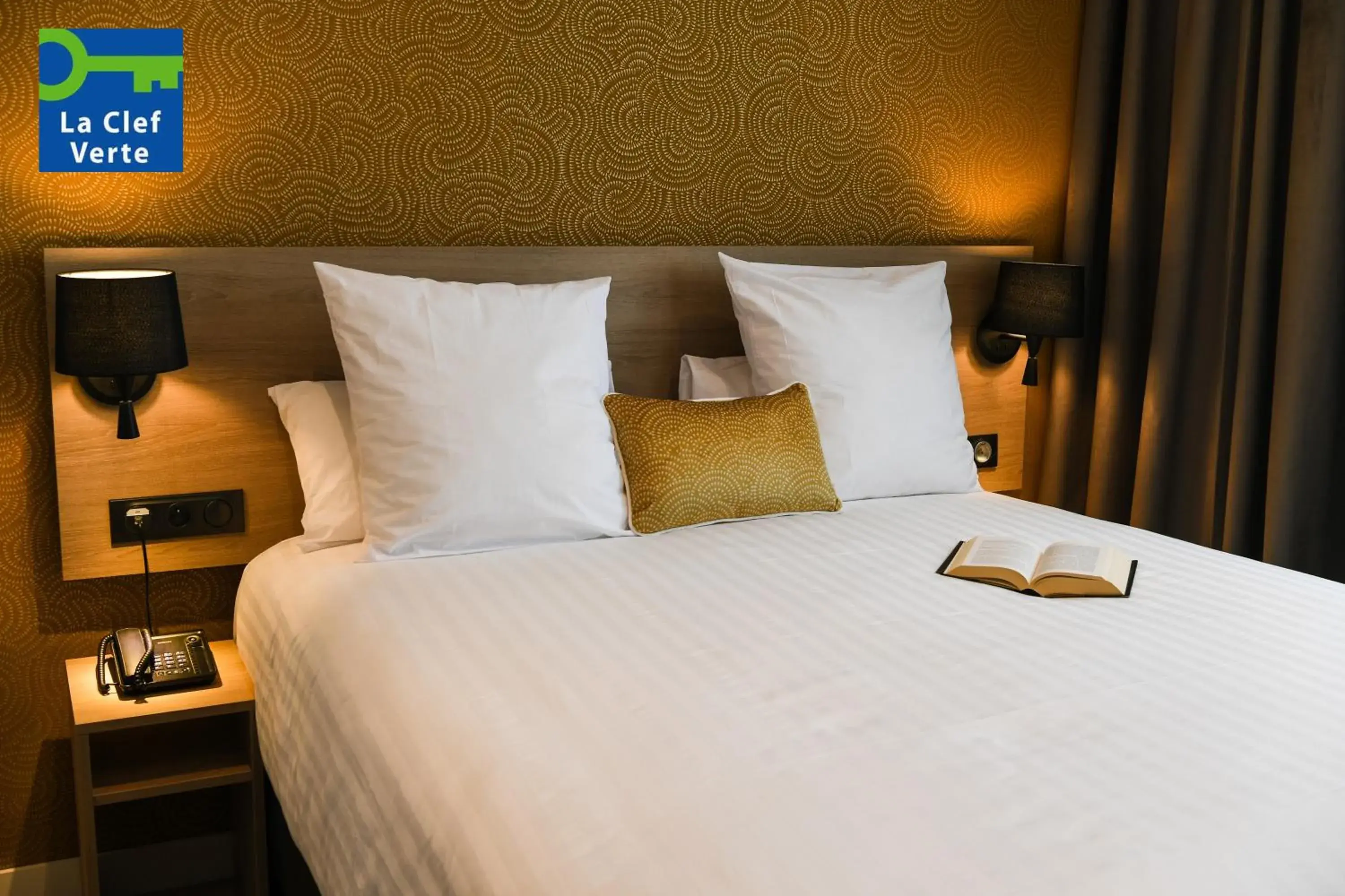 Bedroom, Bed in Best Western Plus Le Havre Centre Gare Bedroom, Bed in Best Western Plus Le Havre Centre Gare