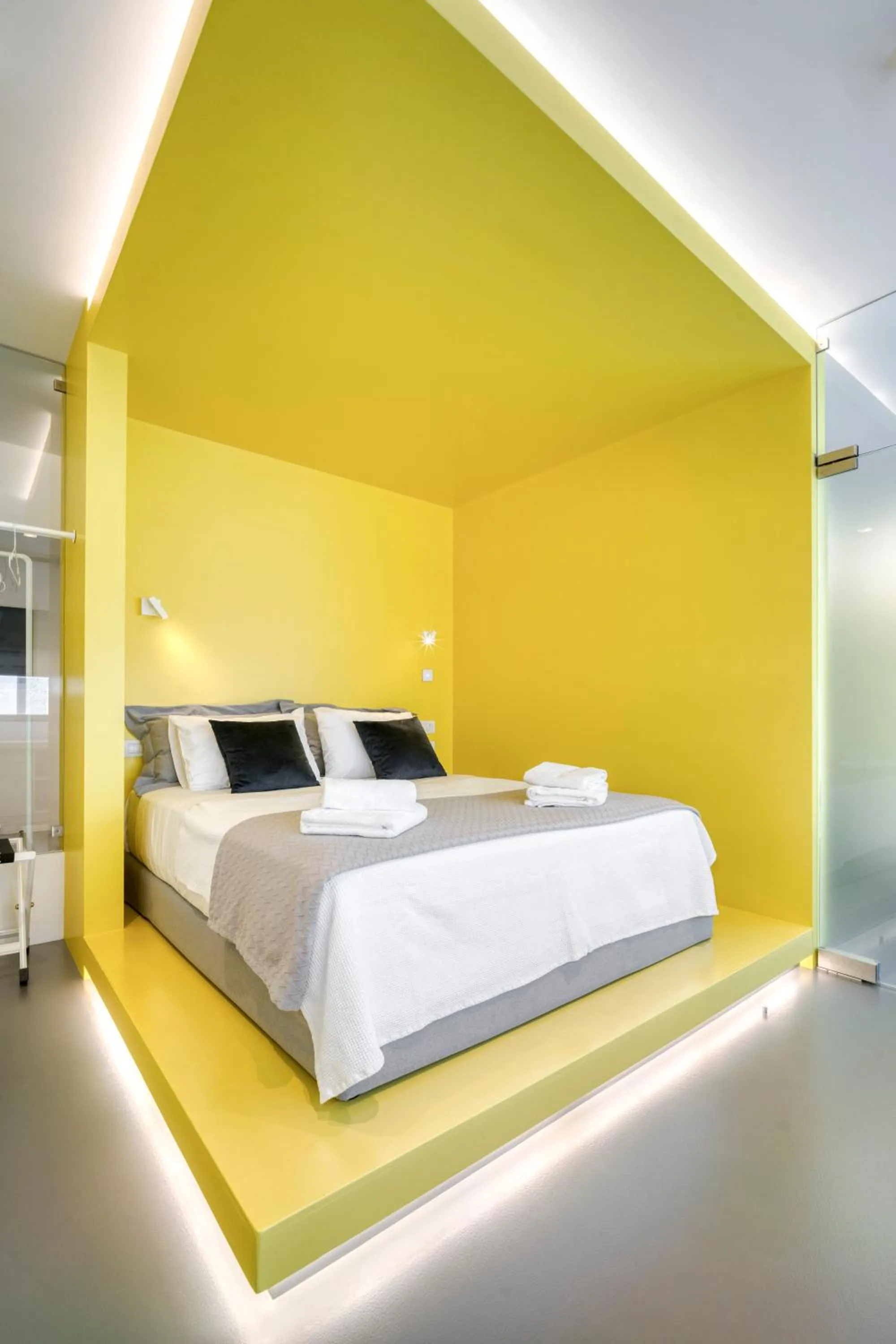 Bed in Athens Color Cube
