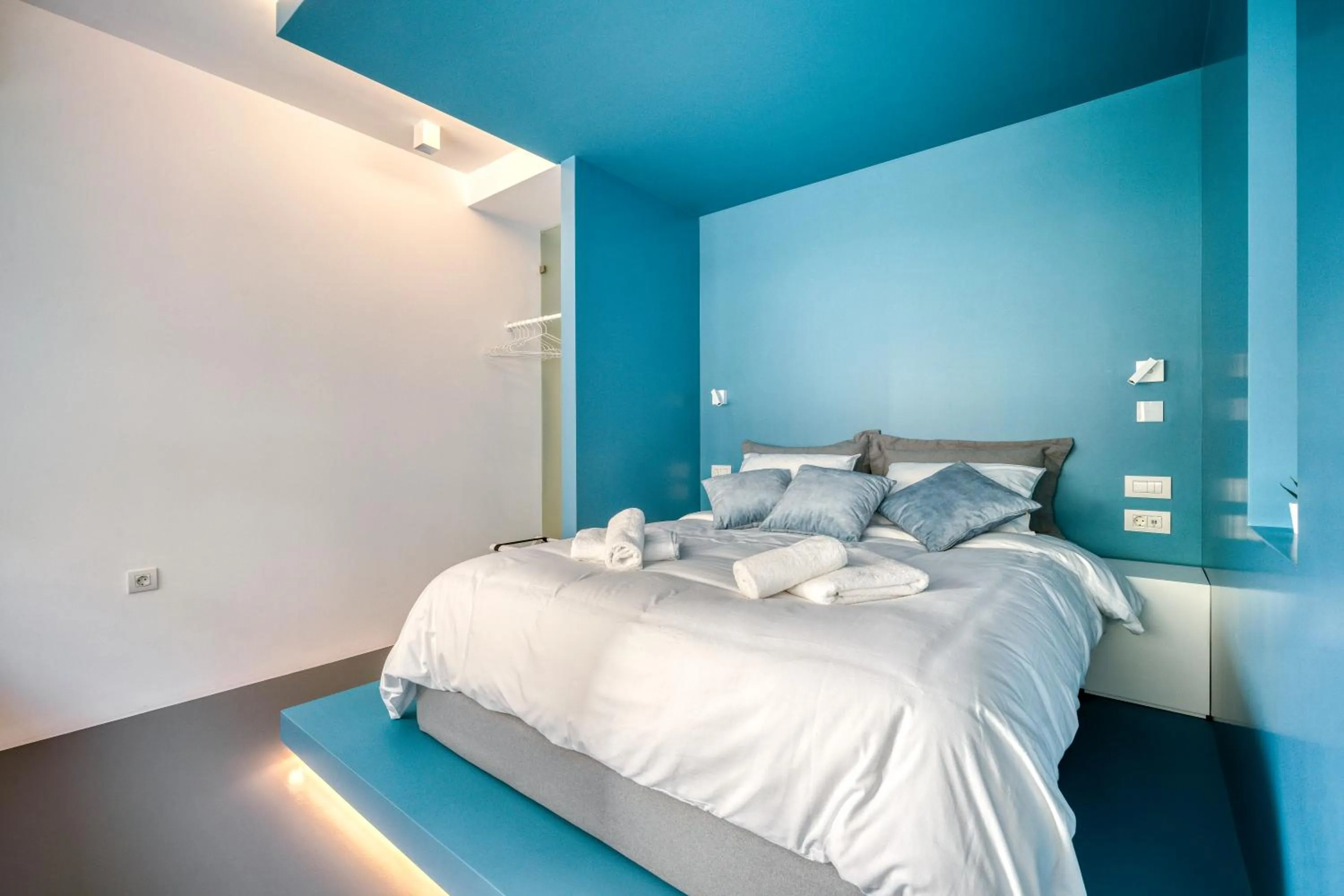 Bed in Athens Color Cube