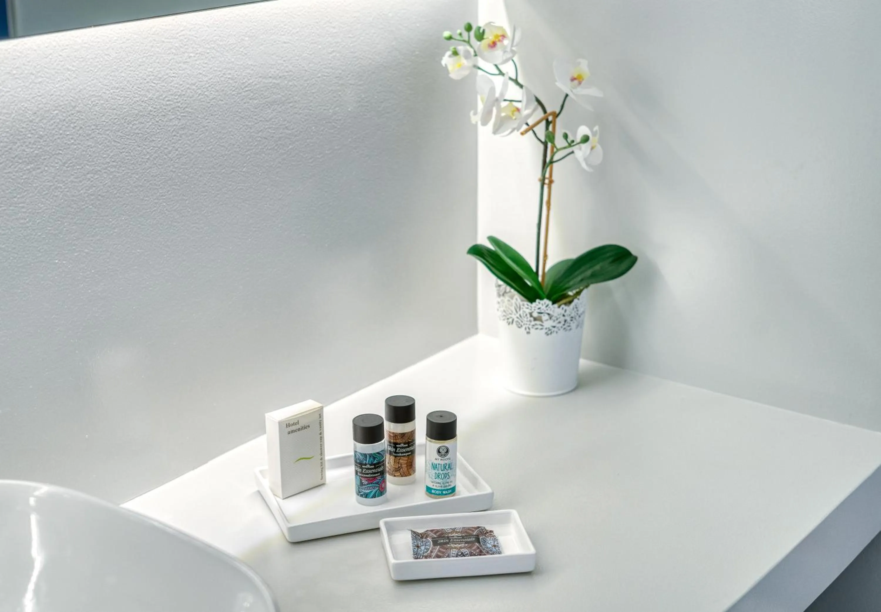 Bathroom in Athens Color Cube