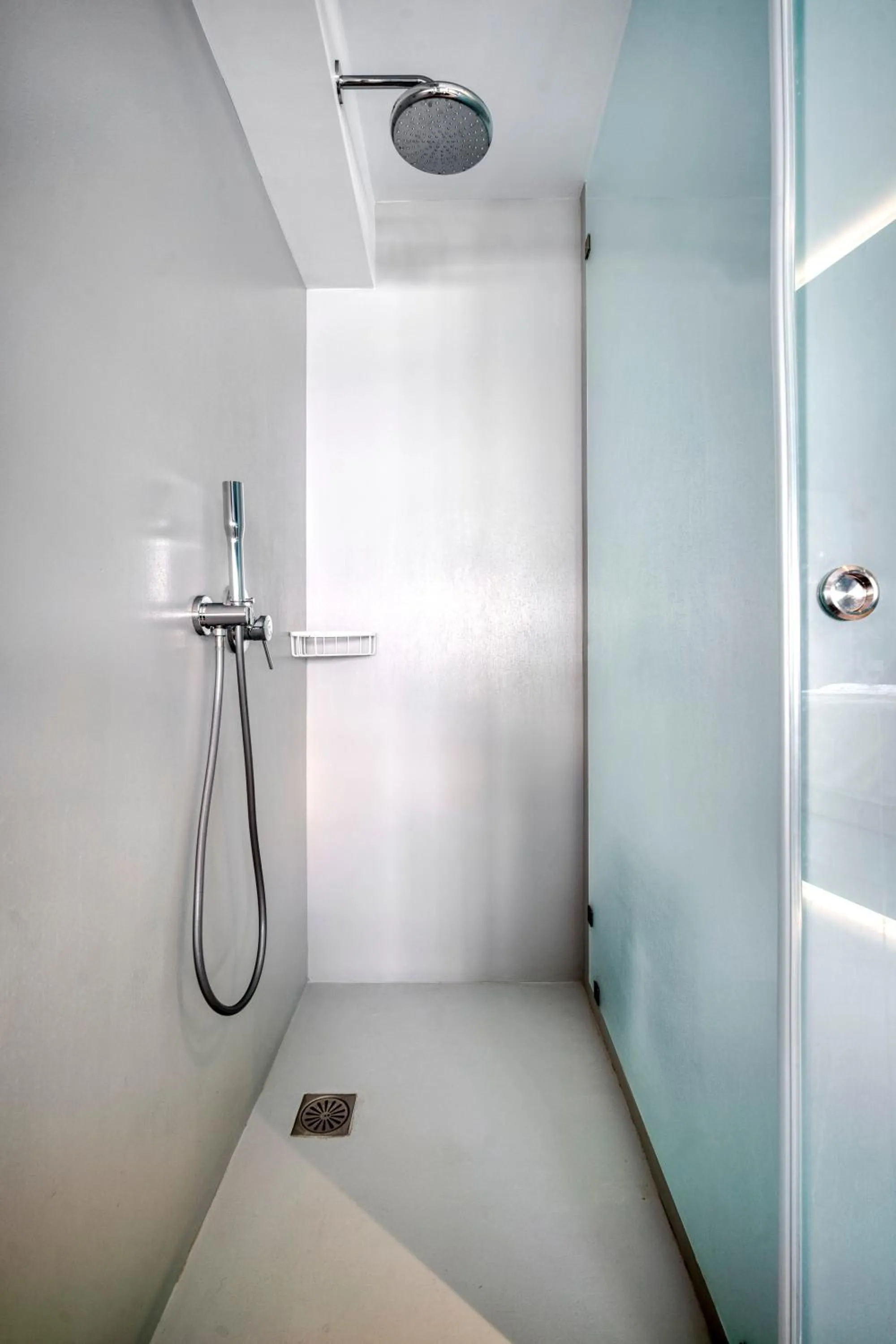 Bathroom in Athens Color Cube