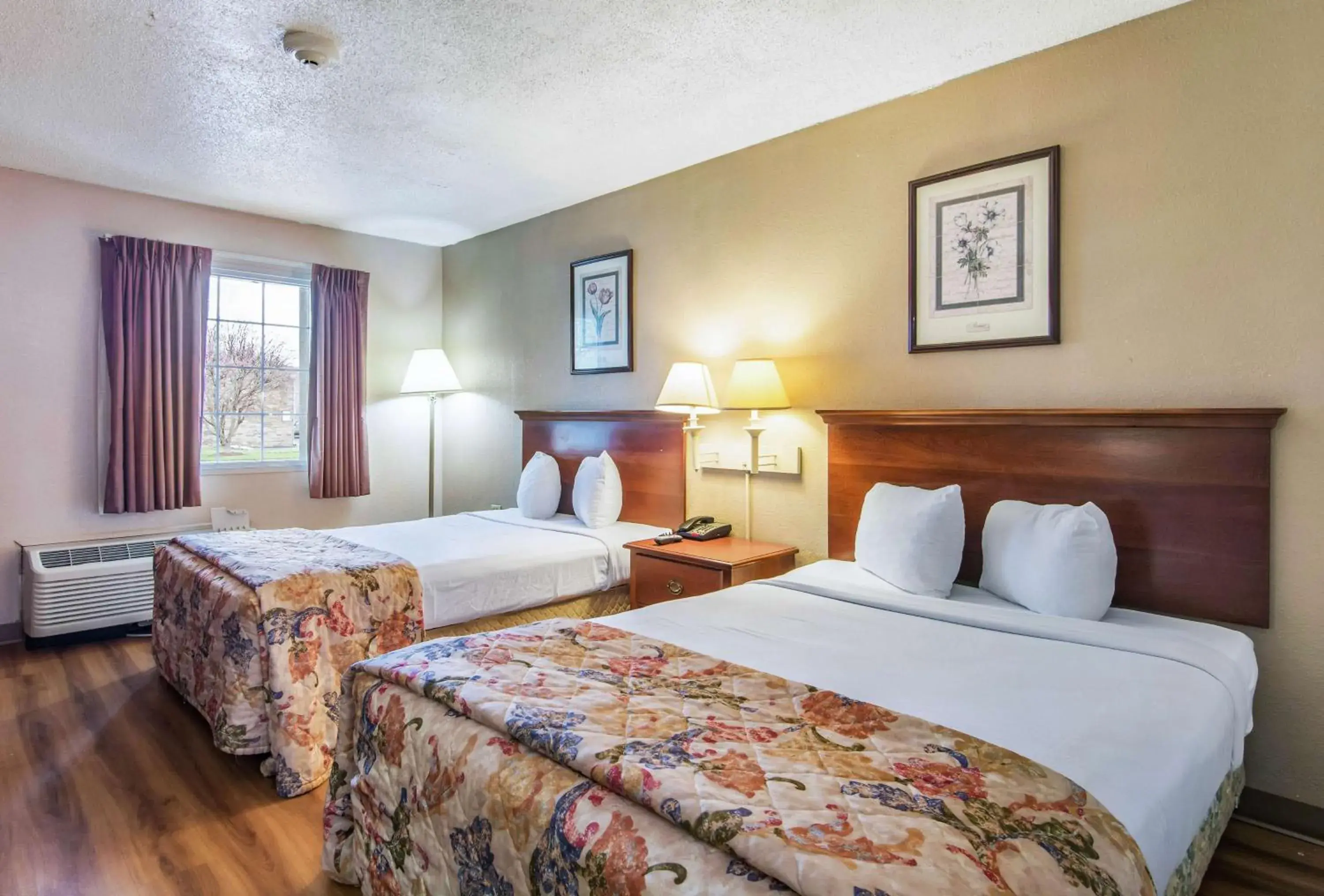 Photo of the whole room, Bed in Motel 6-Alsip, IL Photo of the whole room, Bed in Motel 6-Alsip, IL