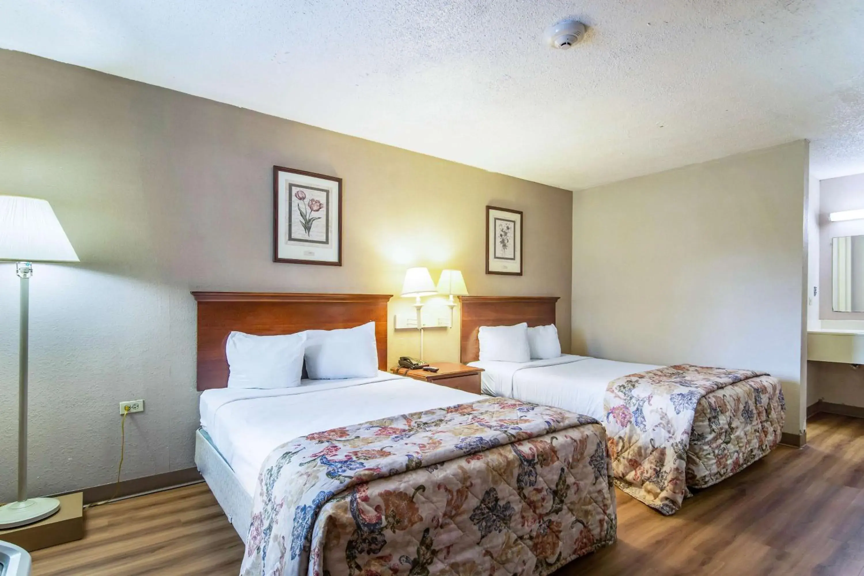 Photo of the whole room, Bed in Motel 6-Alsip, IL Photo of the whole room, Bed in Motel 6-Alsip, IL