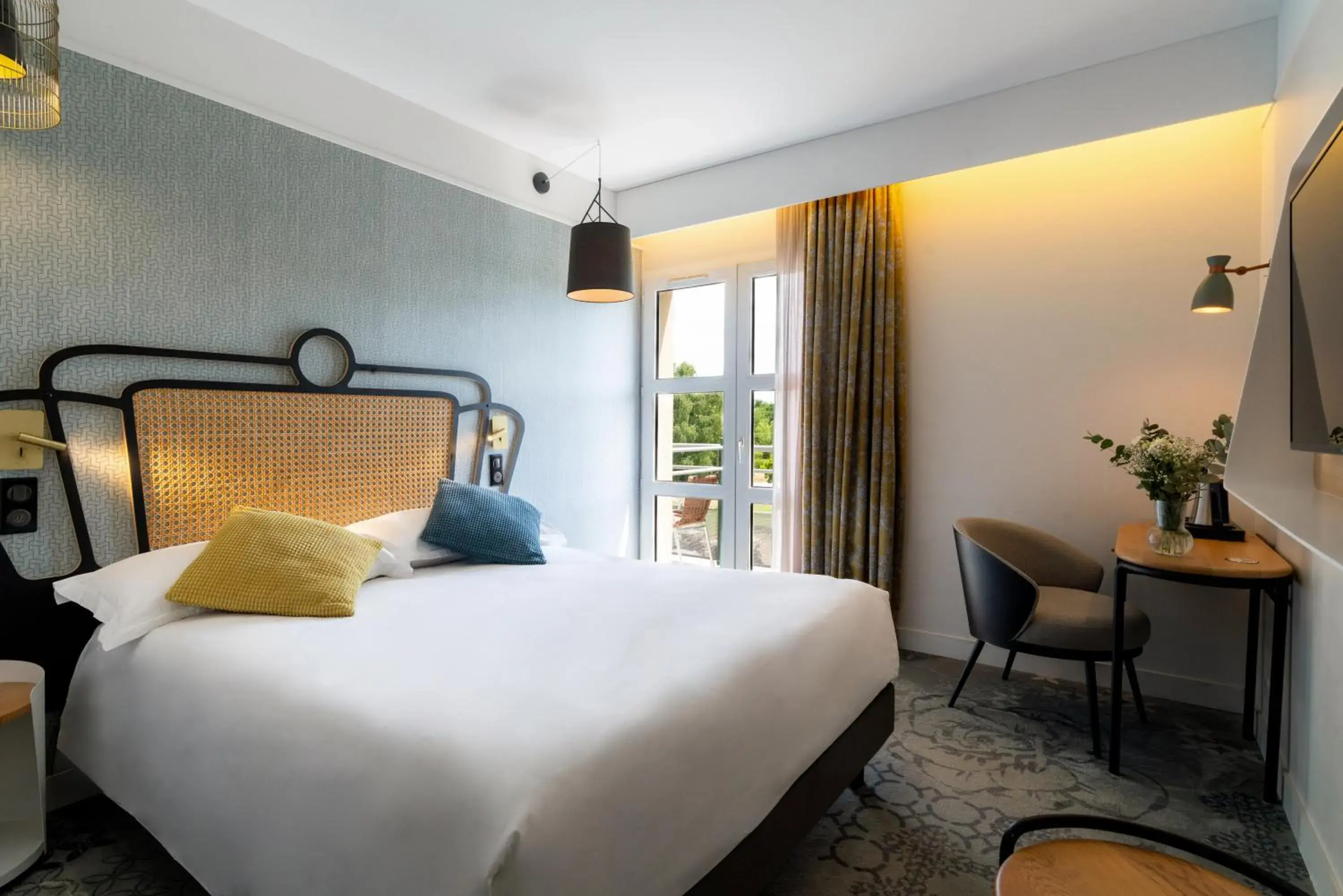 Photo of the whole room, Bed in Mercure Orléans Portes de Sologne Photo of the whole room, Bed in Mercure Orléans Portes de Sologne