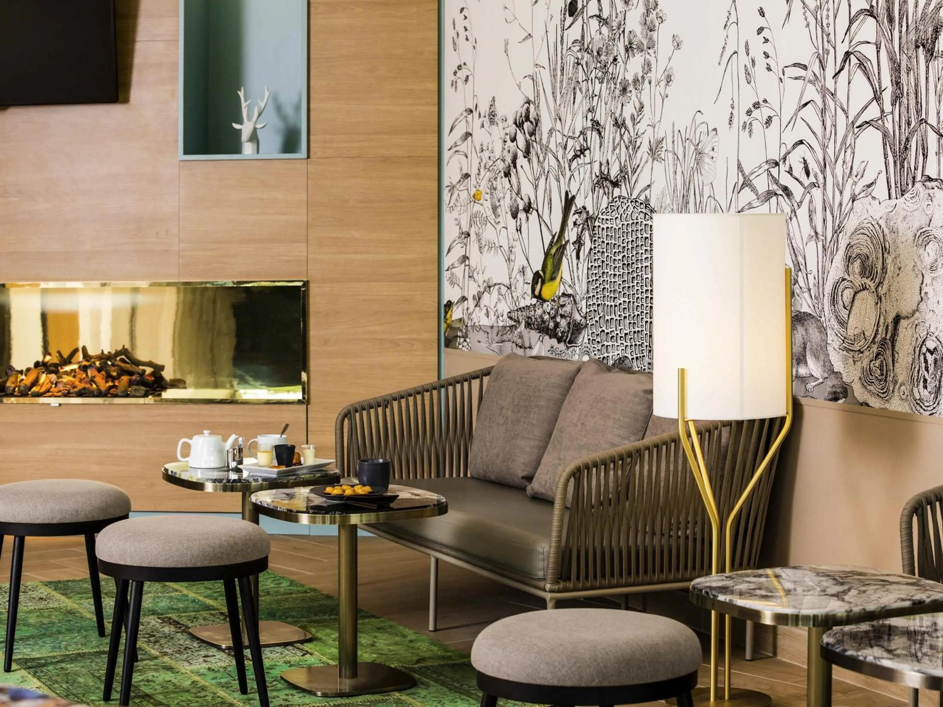 Lounge or bar in Mercure Orléans Portes de Sologne