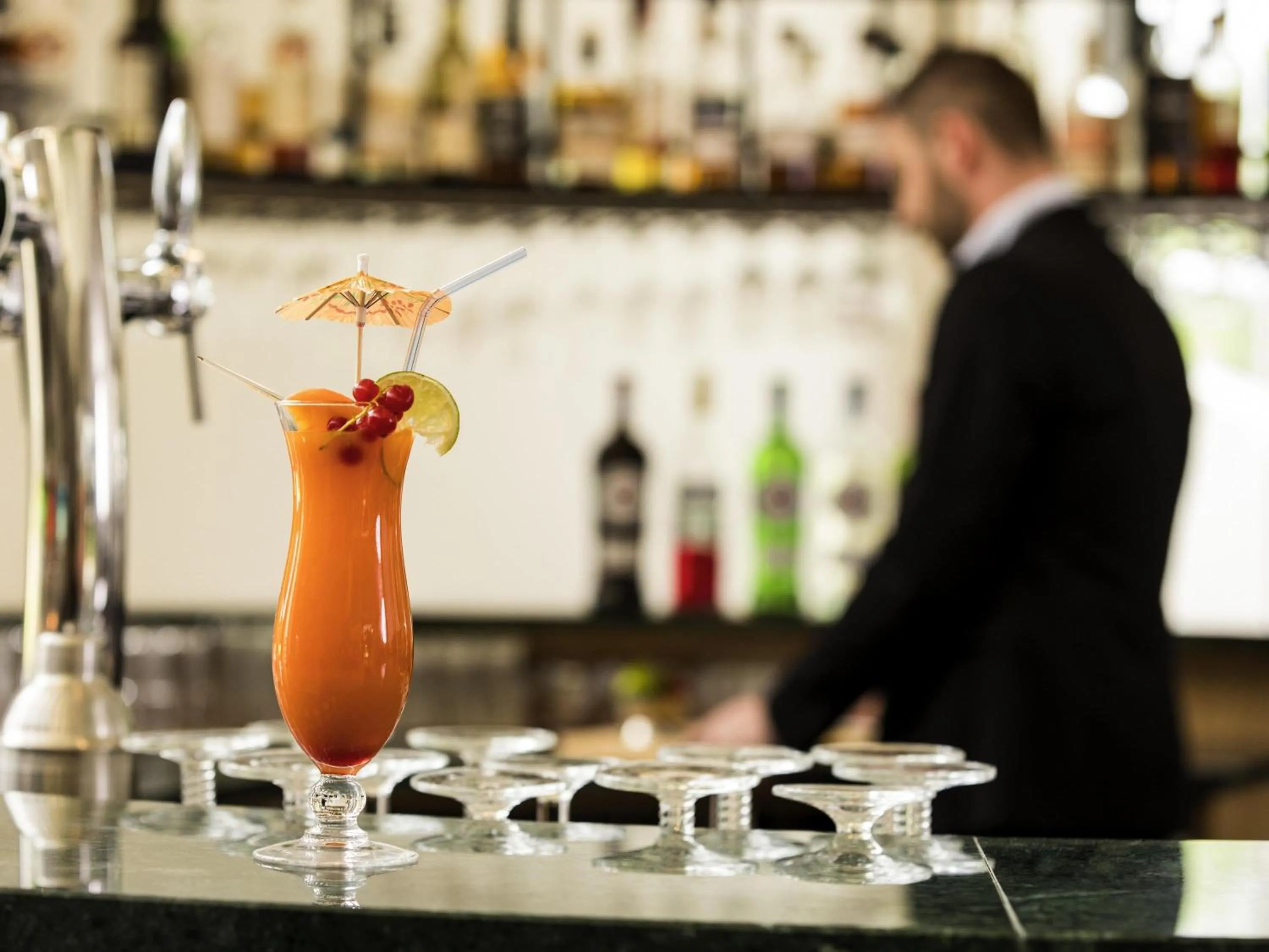 Lounge or bar in Mercure Orléans Portes de Sologne