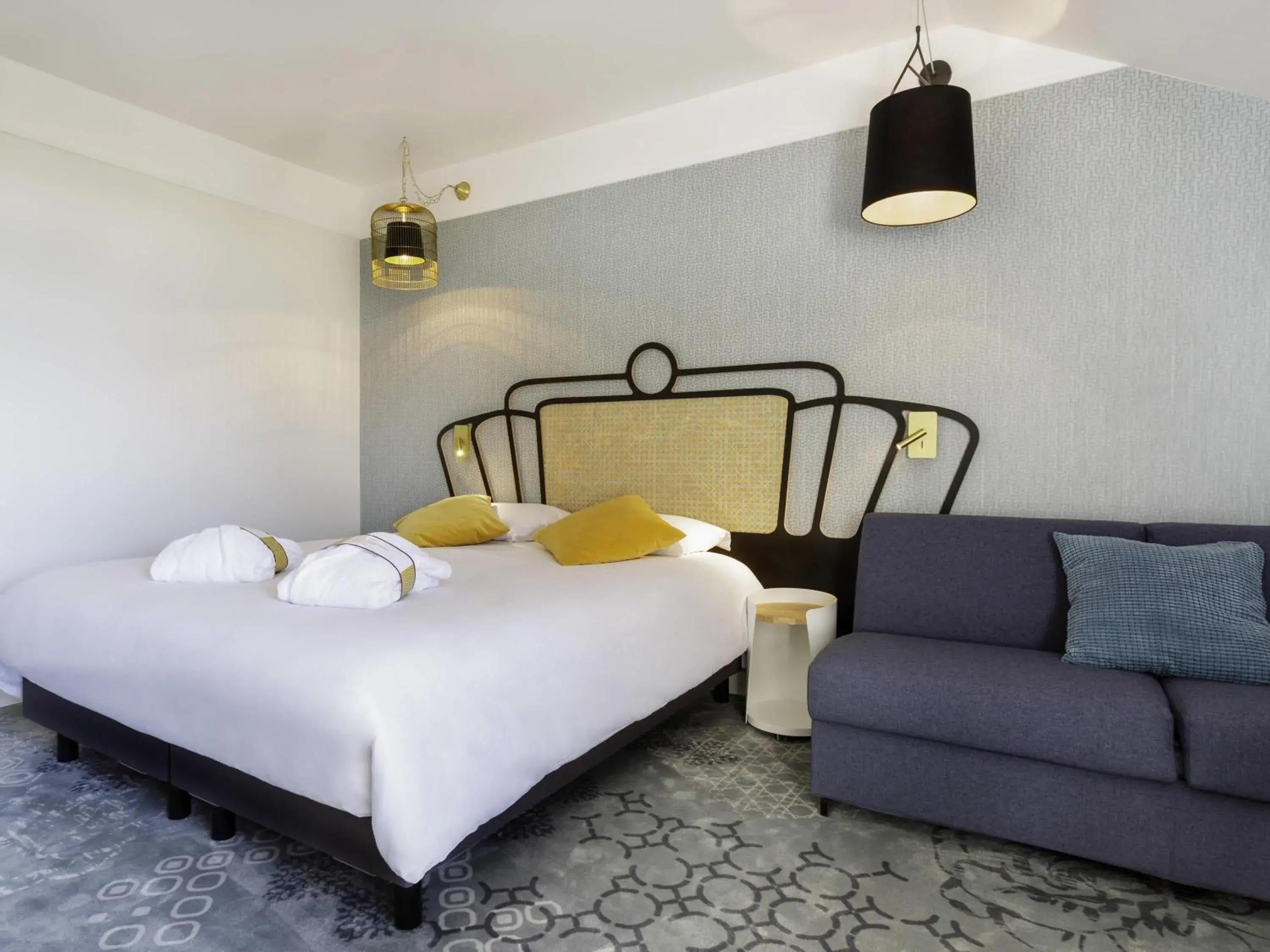 Bedroom, Bed in Mercure Orléans Portes de Sologne Bedroom, Bed in Mercure Orléans Portes de Sologne