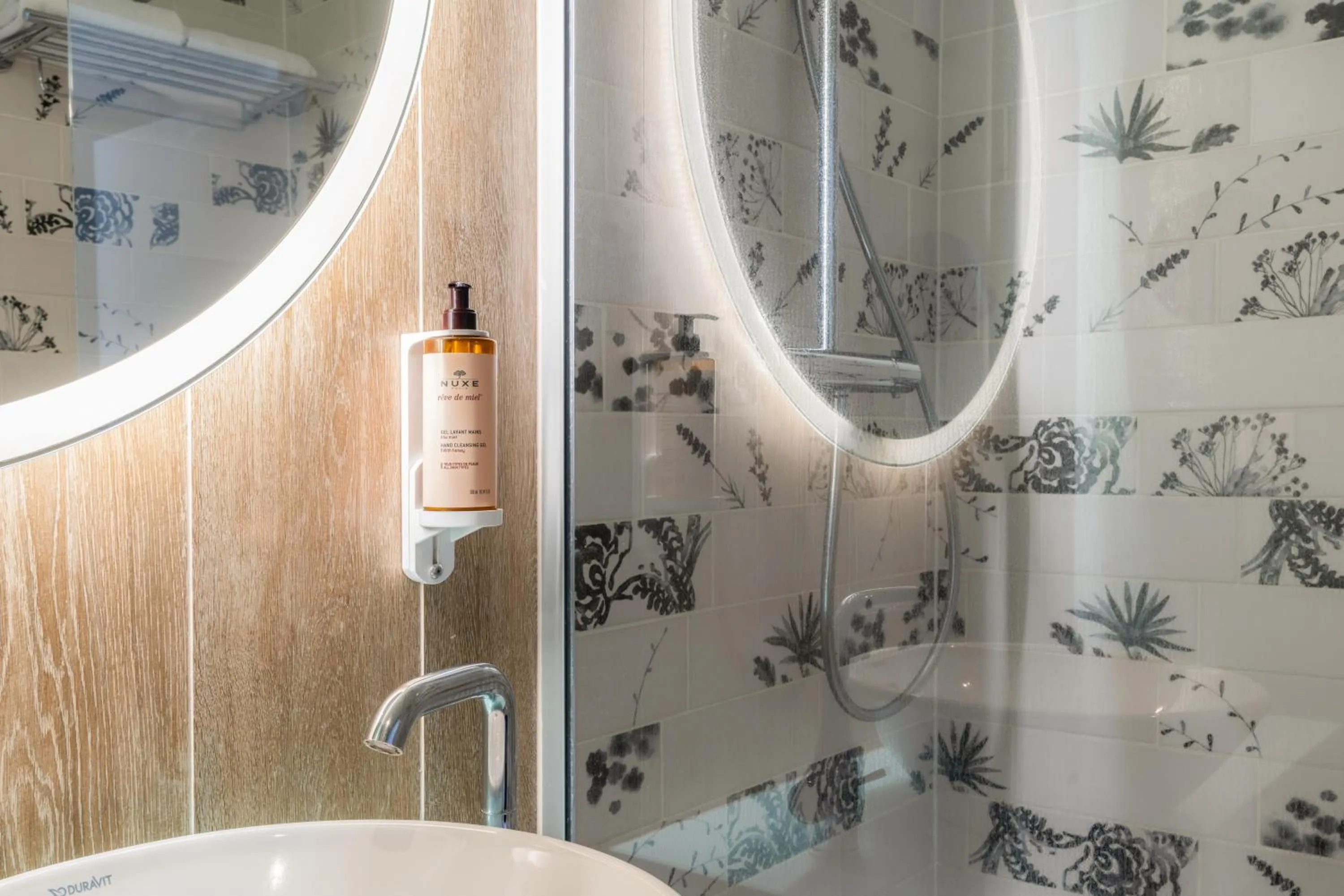 Shower in Mercure Orléans Portes de Sologne