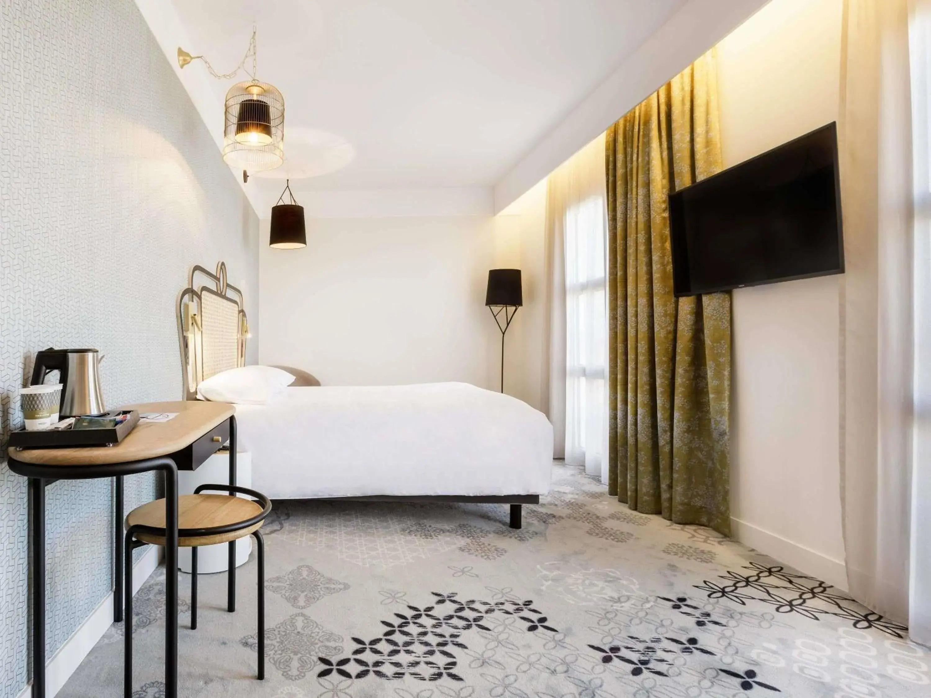 Bedroom, Bed in Mercure Orléans Portes de Sologne Bedroom, Bed in Mercure Orléans Portes de Sologne