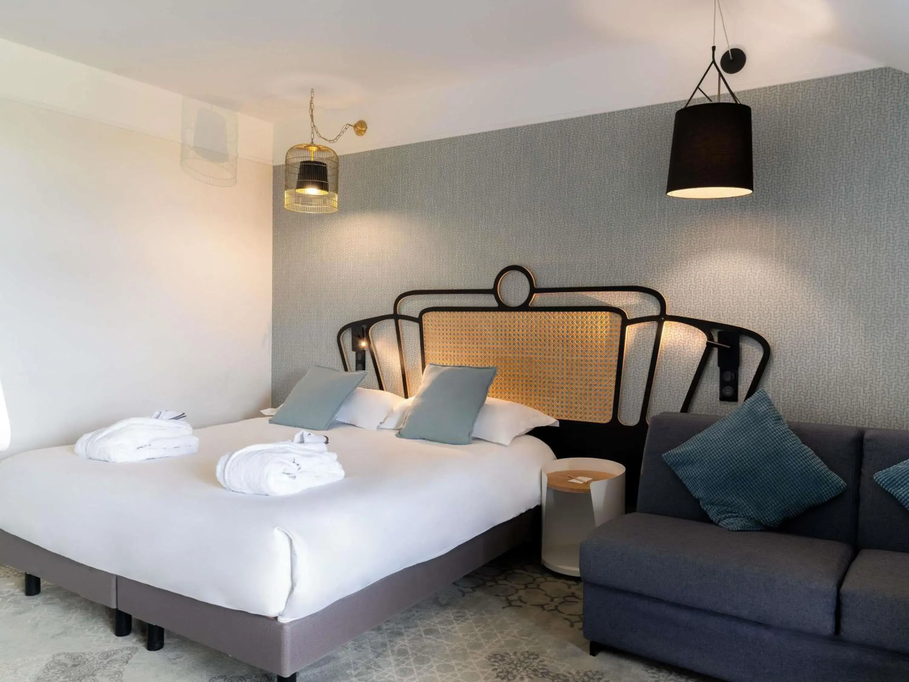 Bedroom, Bed in Mercure Orléans Portes de Sologne Bedroom, Bed in Mercure Orléans Portes de Sologne