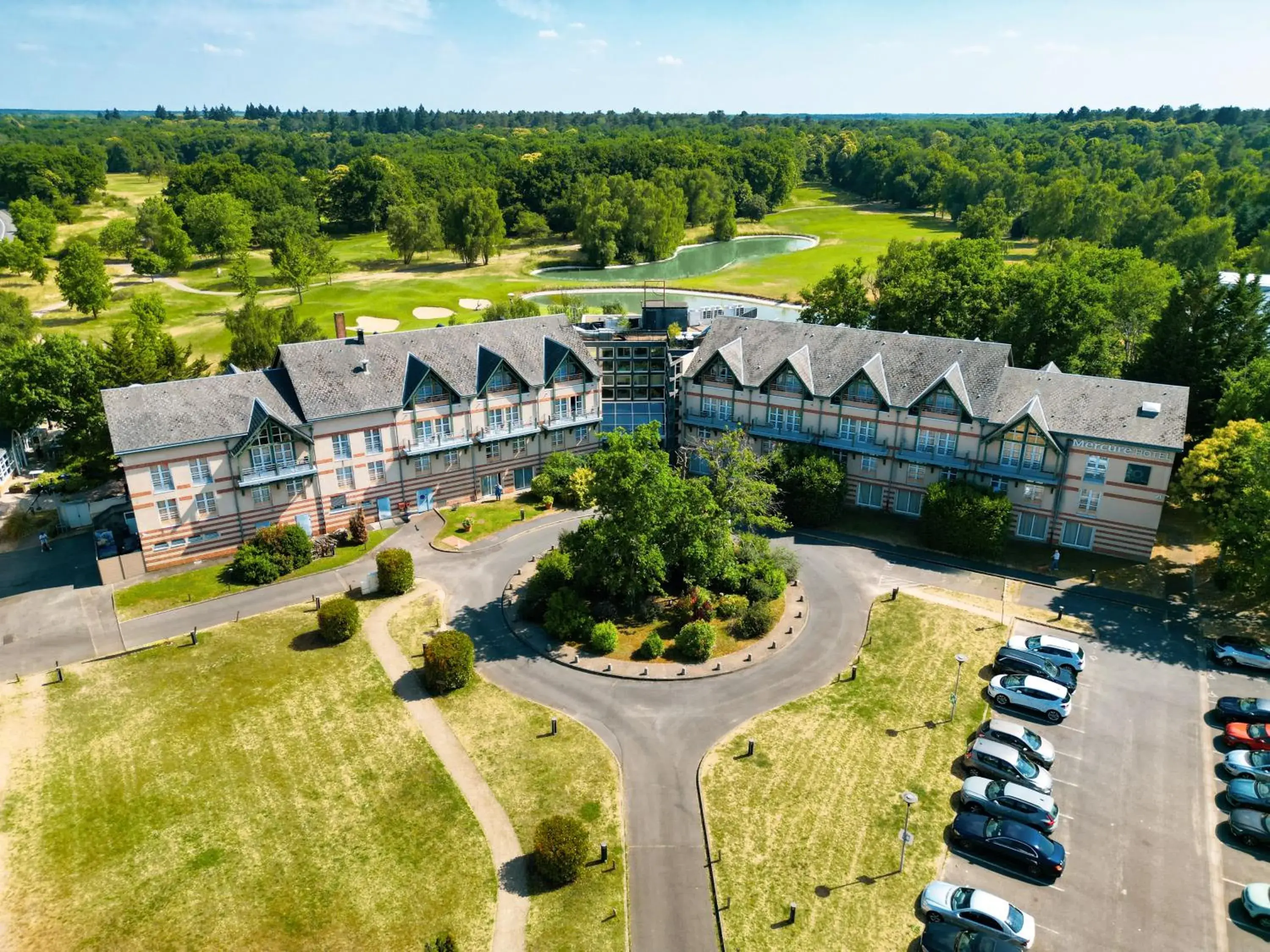 Property building in Mercure Orléans Portes de Sologne Property building in Mercure Orléans Portes de Sologne