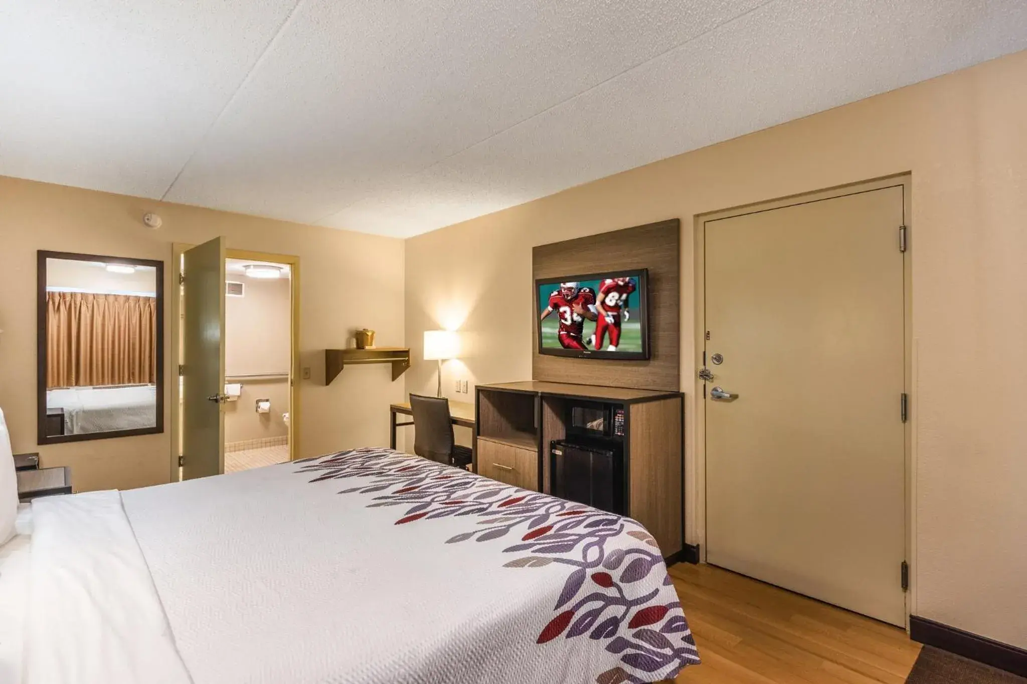 Photo of the whole room, Bed in Red Roof Inn Kalamazoo West - Western Michigan U Photo of the whole room, Bed in Red Roof Inn Kalamazoo West - Western Michigan U