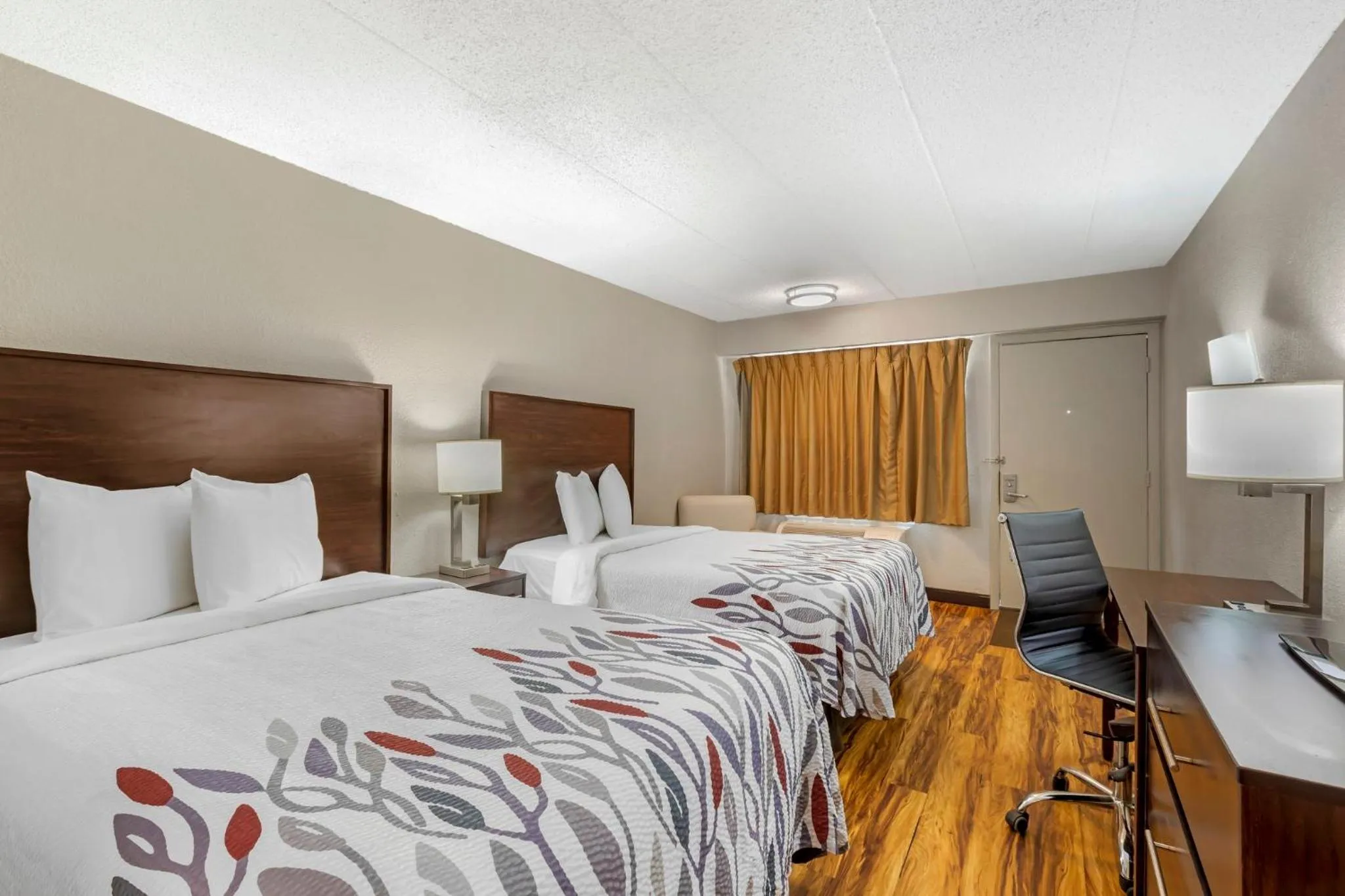 Bedroom, Bed in Red Roof Inn Milwaukee Airport Oak Creek