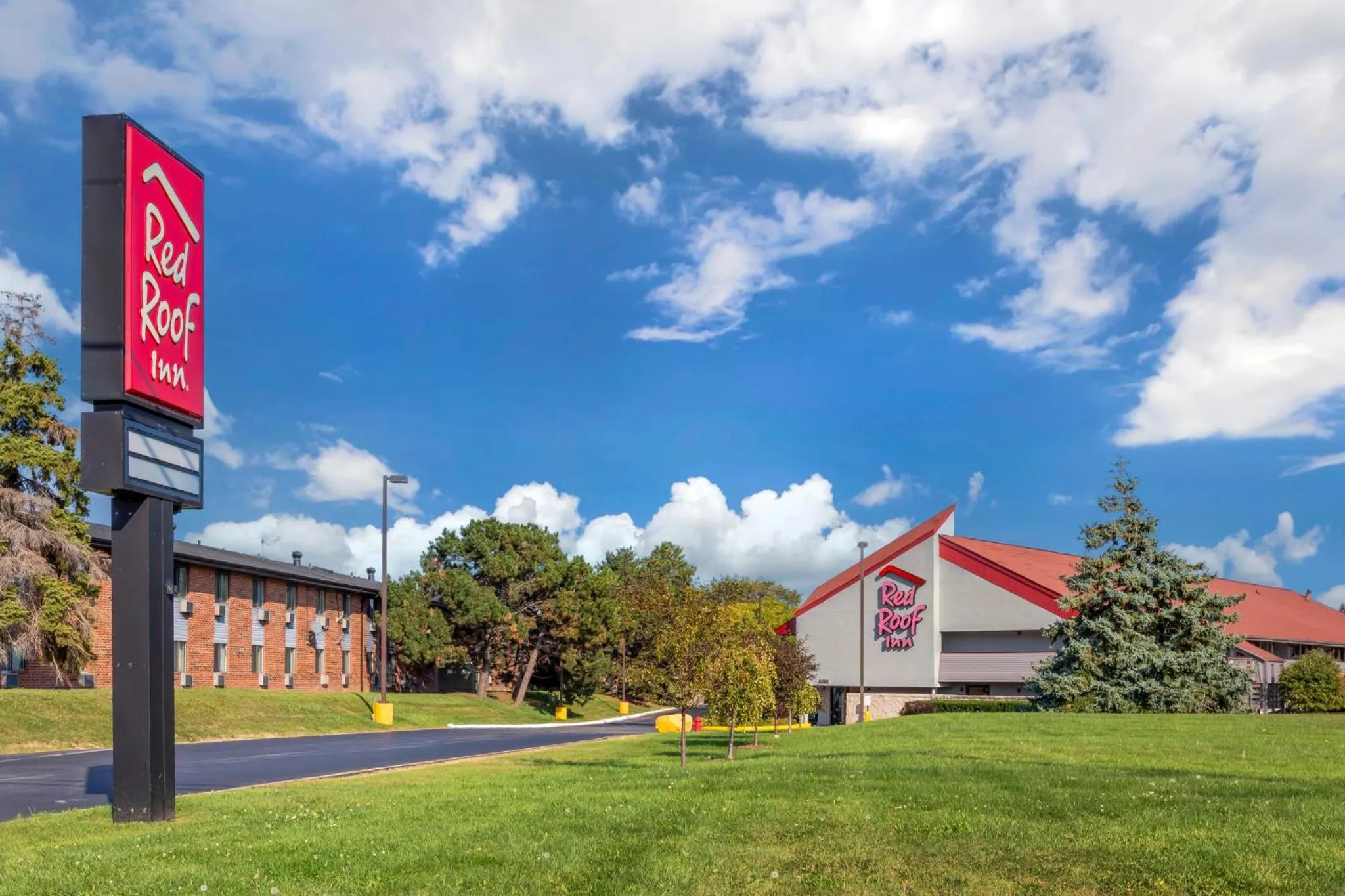 Property building in Red Roof Inn Milwaukee Airport Oak Creek