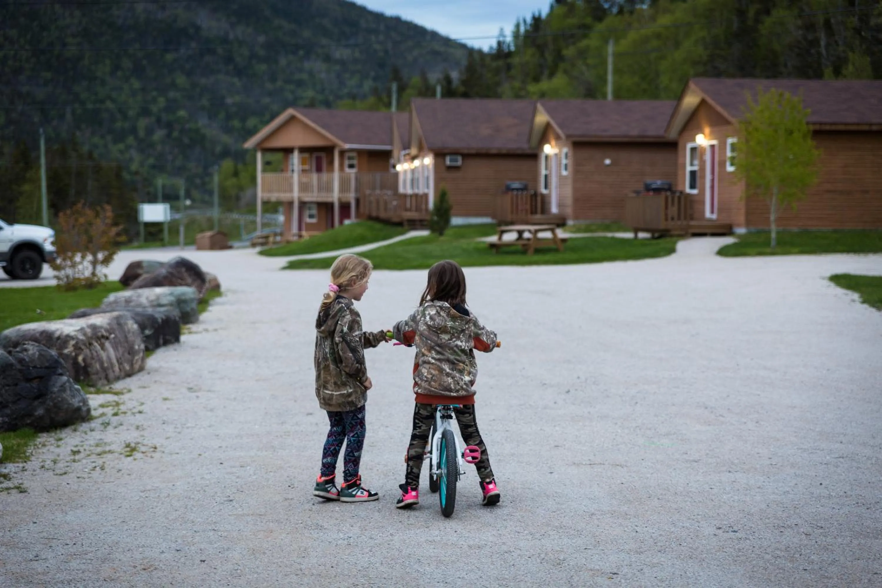children in Middle Brook Cottages & Chalets