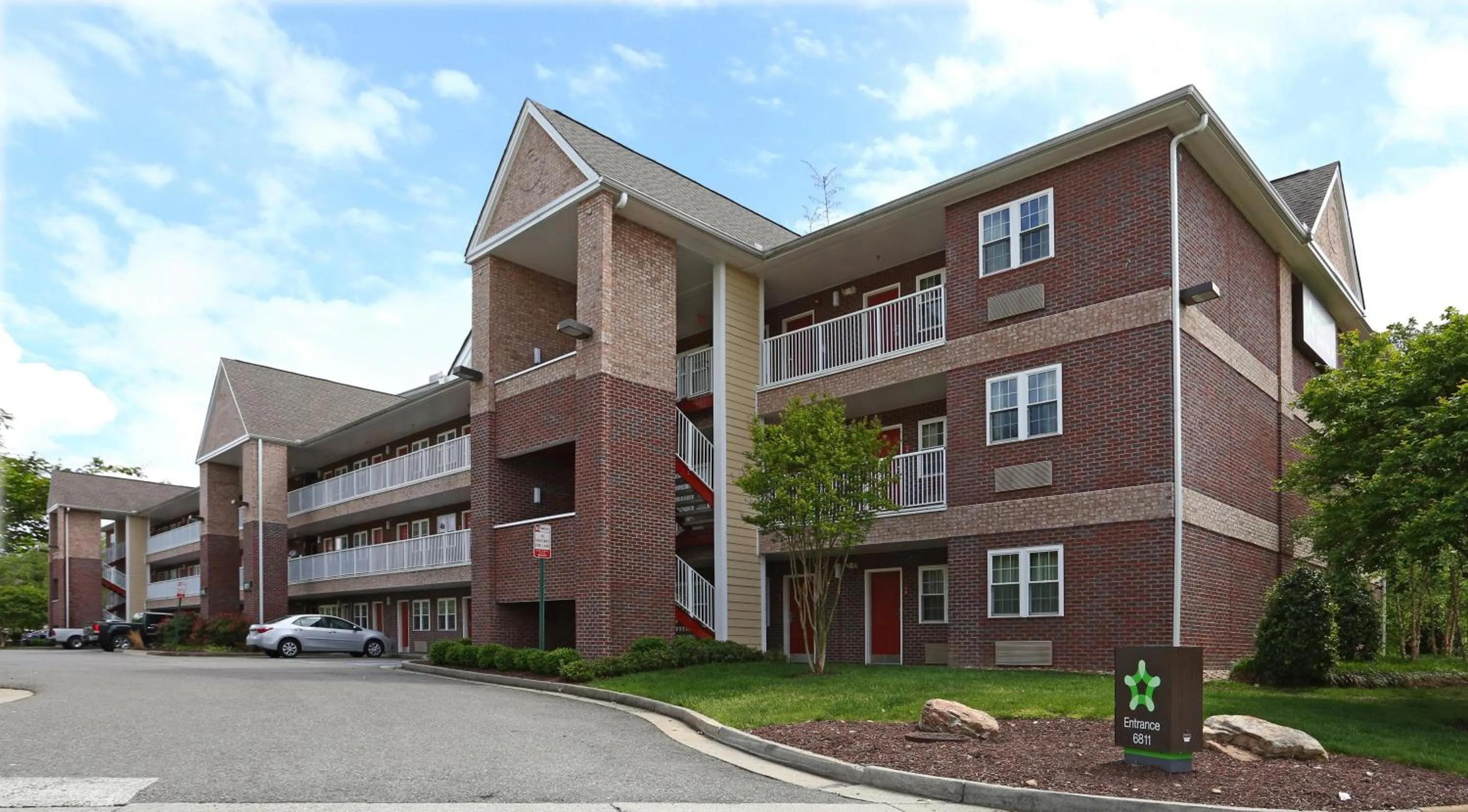 Property building in Extended Stay America Suites - Richmond - W Broad Street - Glenside - South